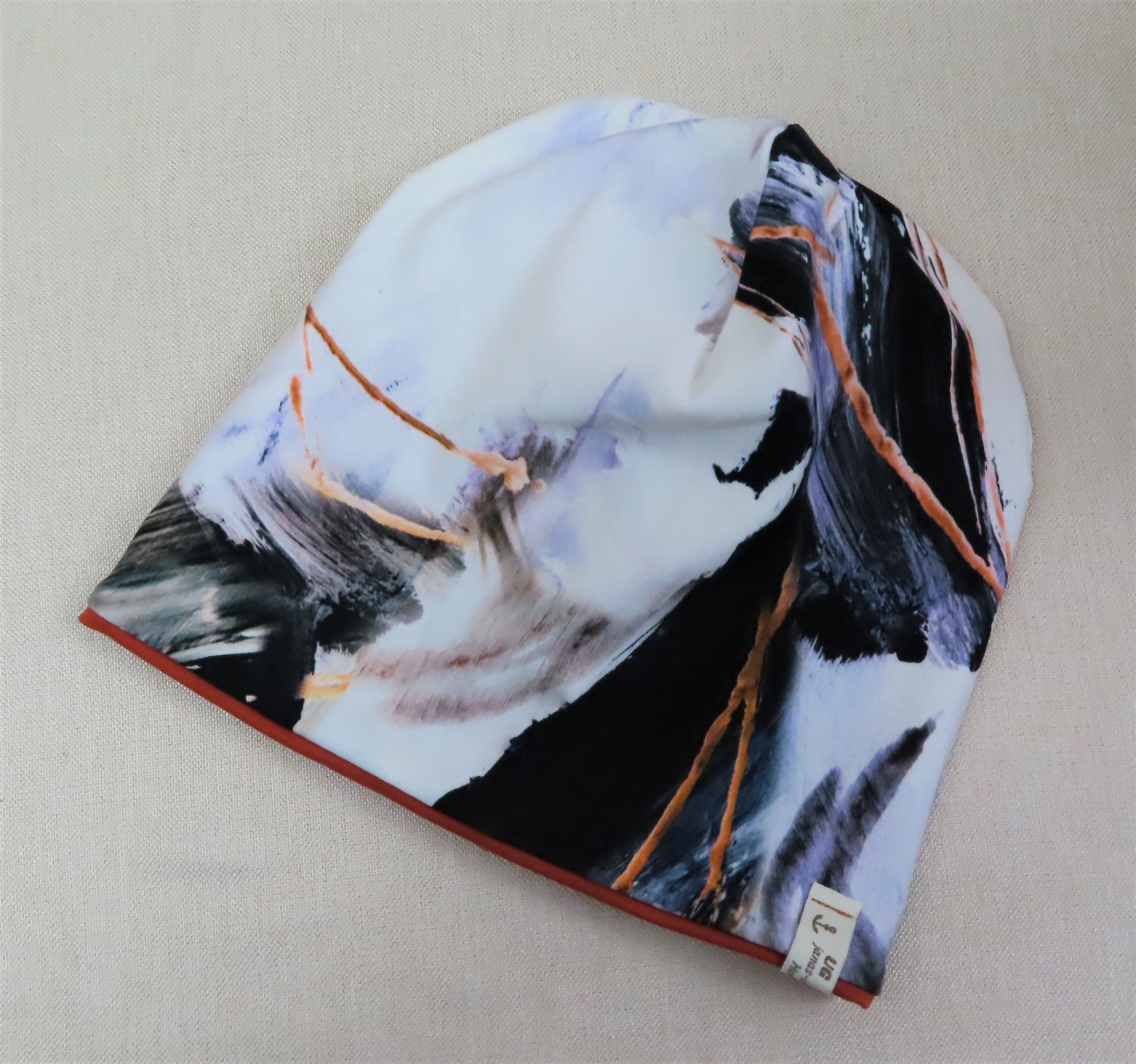 Beanie, Mütze, Chemomütze, schwarze und goldene Farben