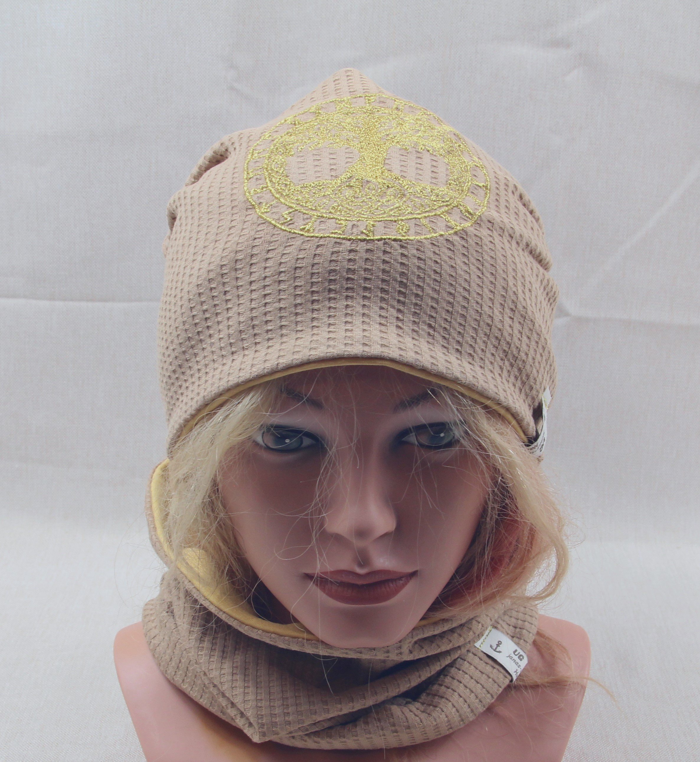Beanie-Set, Chemomütze, Yggdrasil, dunkelbeige mit Gold und eigener Stickerei