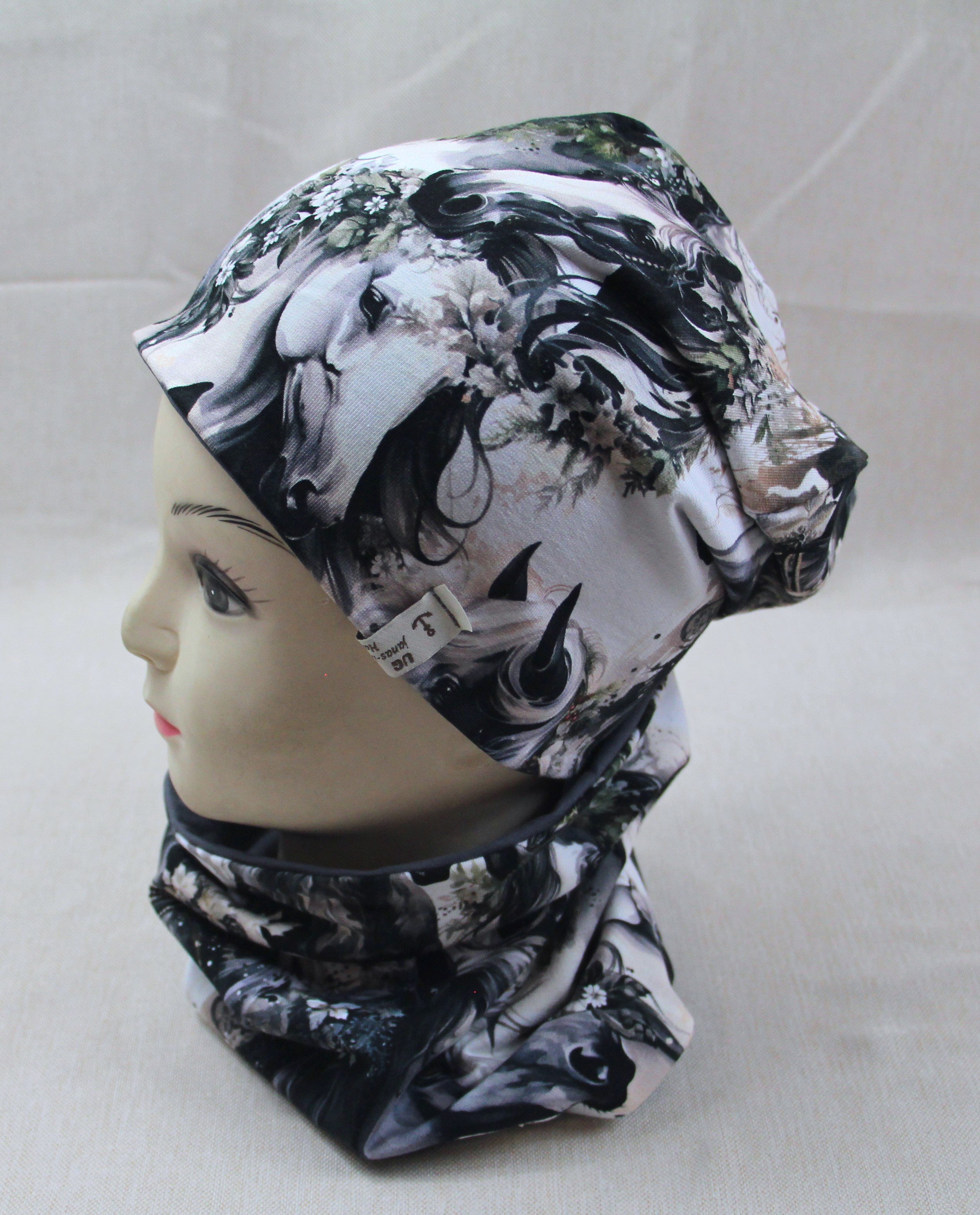 Beanie-Set, schwarze und weiße Pferde