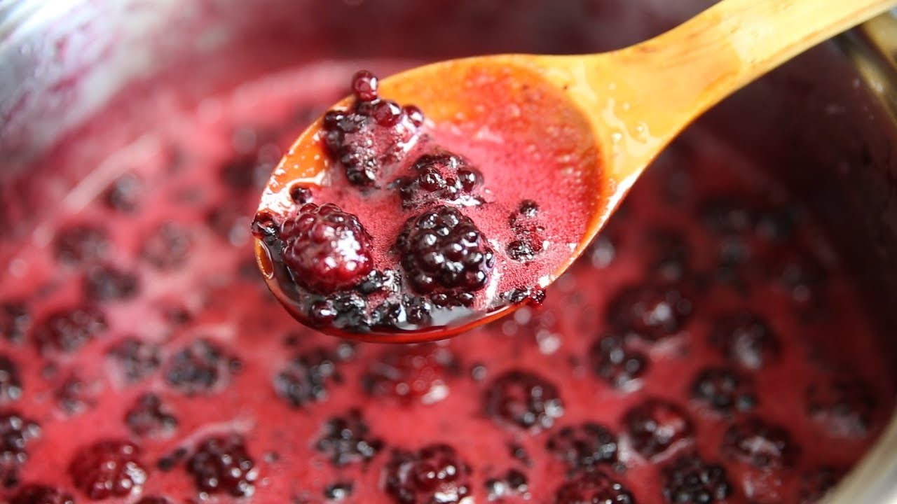 What Is Blackberry Jam? Using It in Desserts