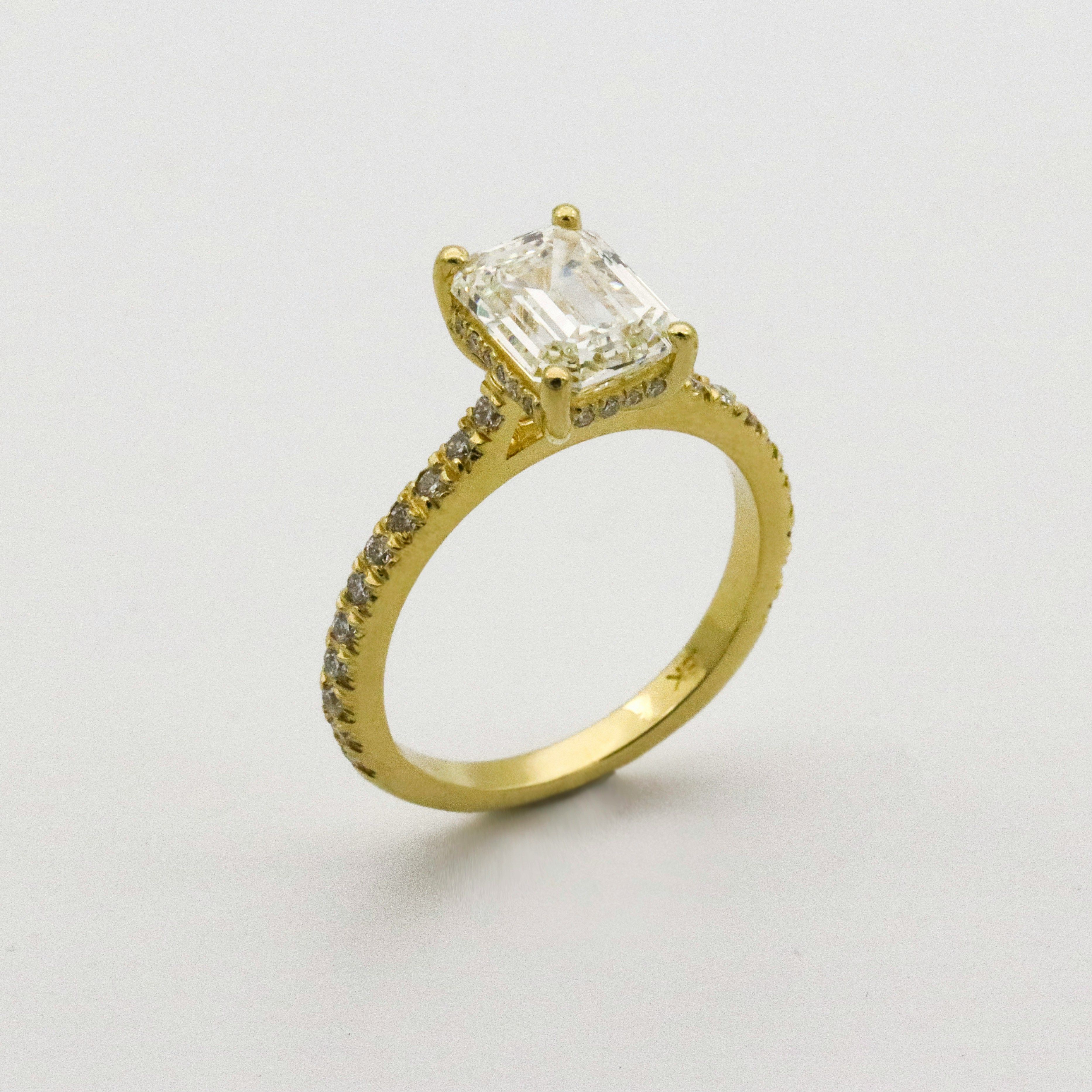 Golden Promise – Verlobungsring mit Kristallbesatz
