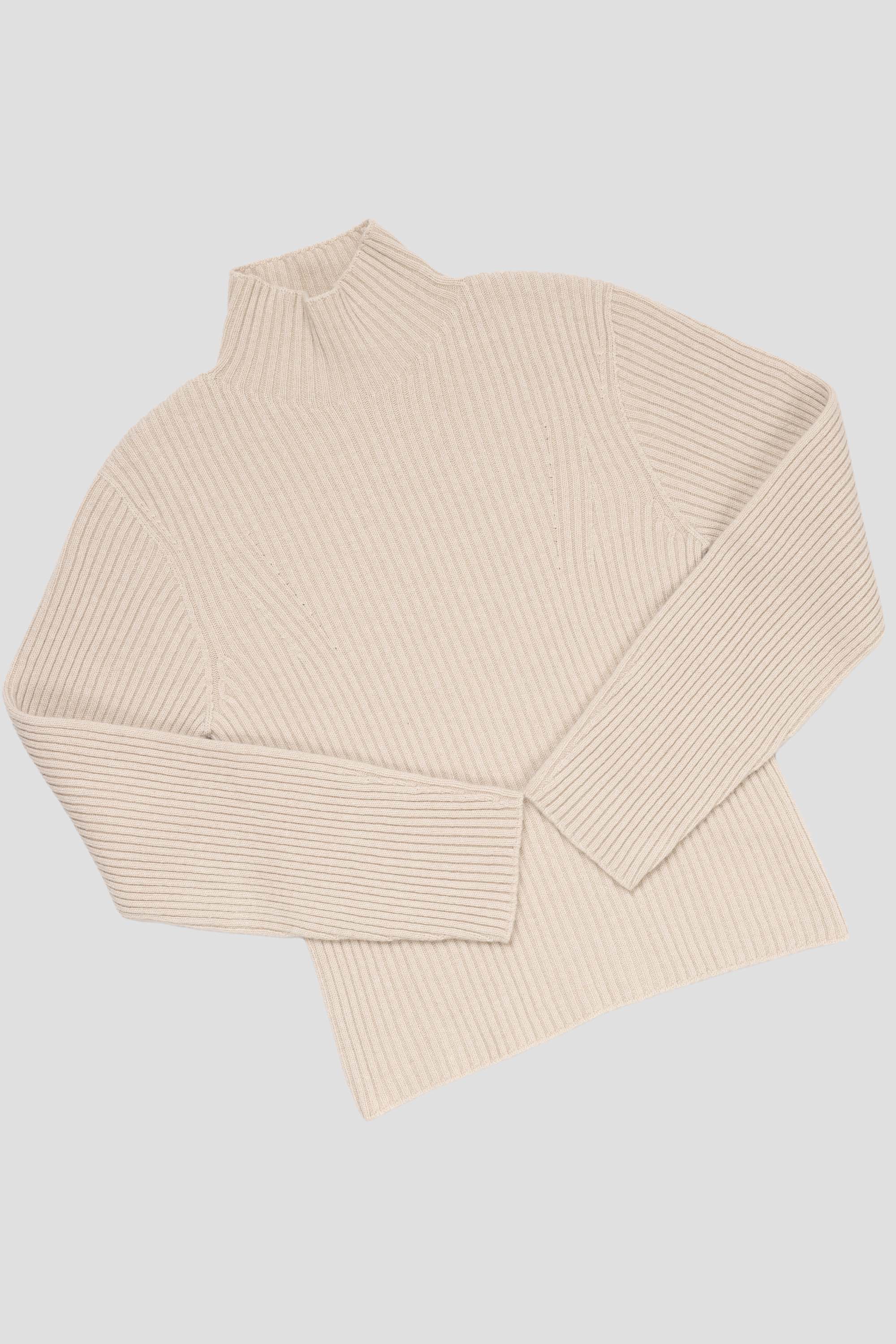 Ribbed Turtle Pullover Beige