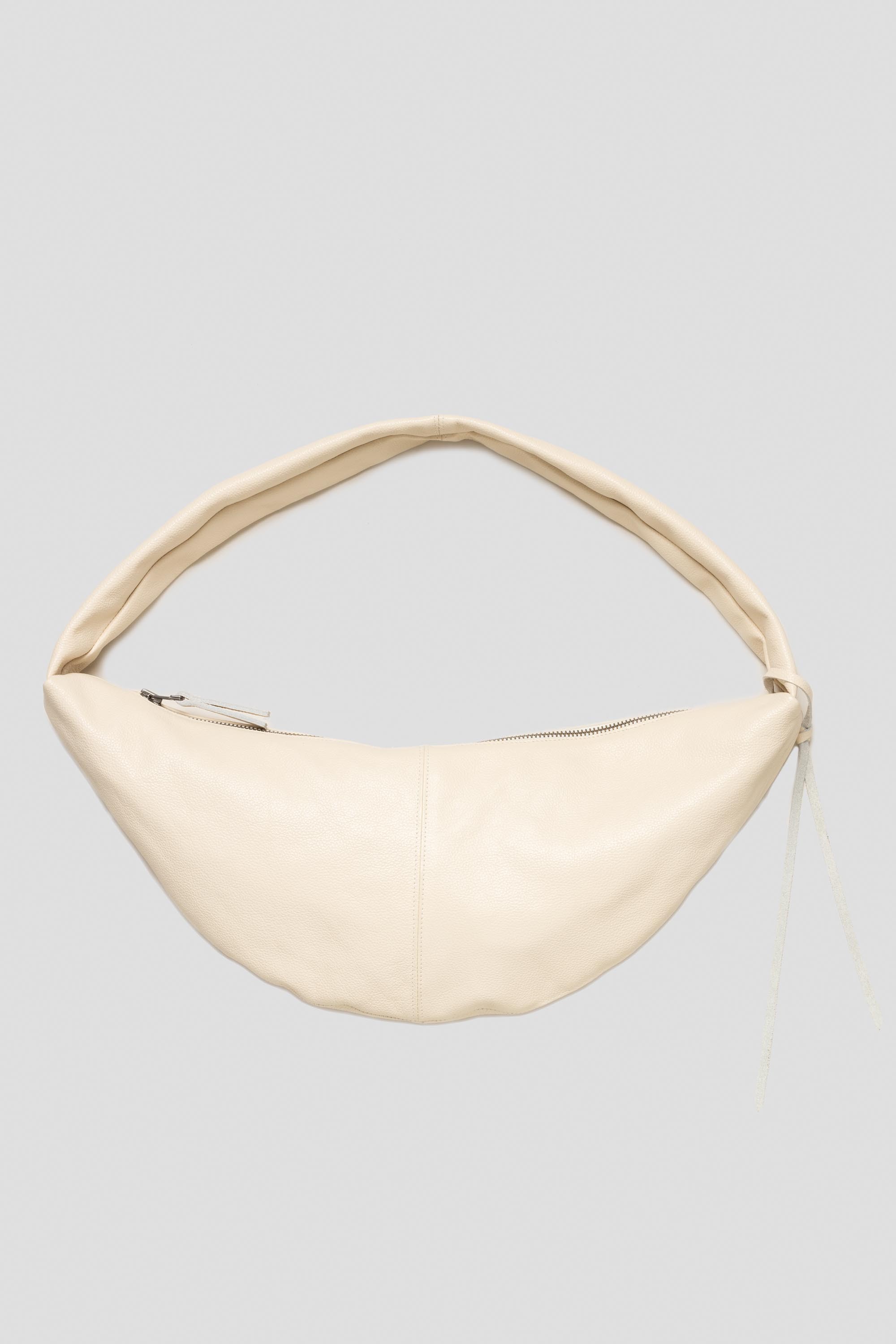 Banana Bag XL Grained Leather Cream