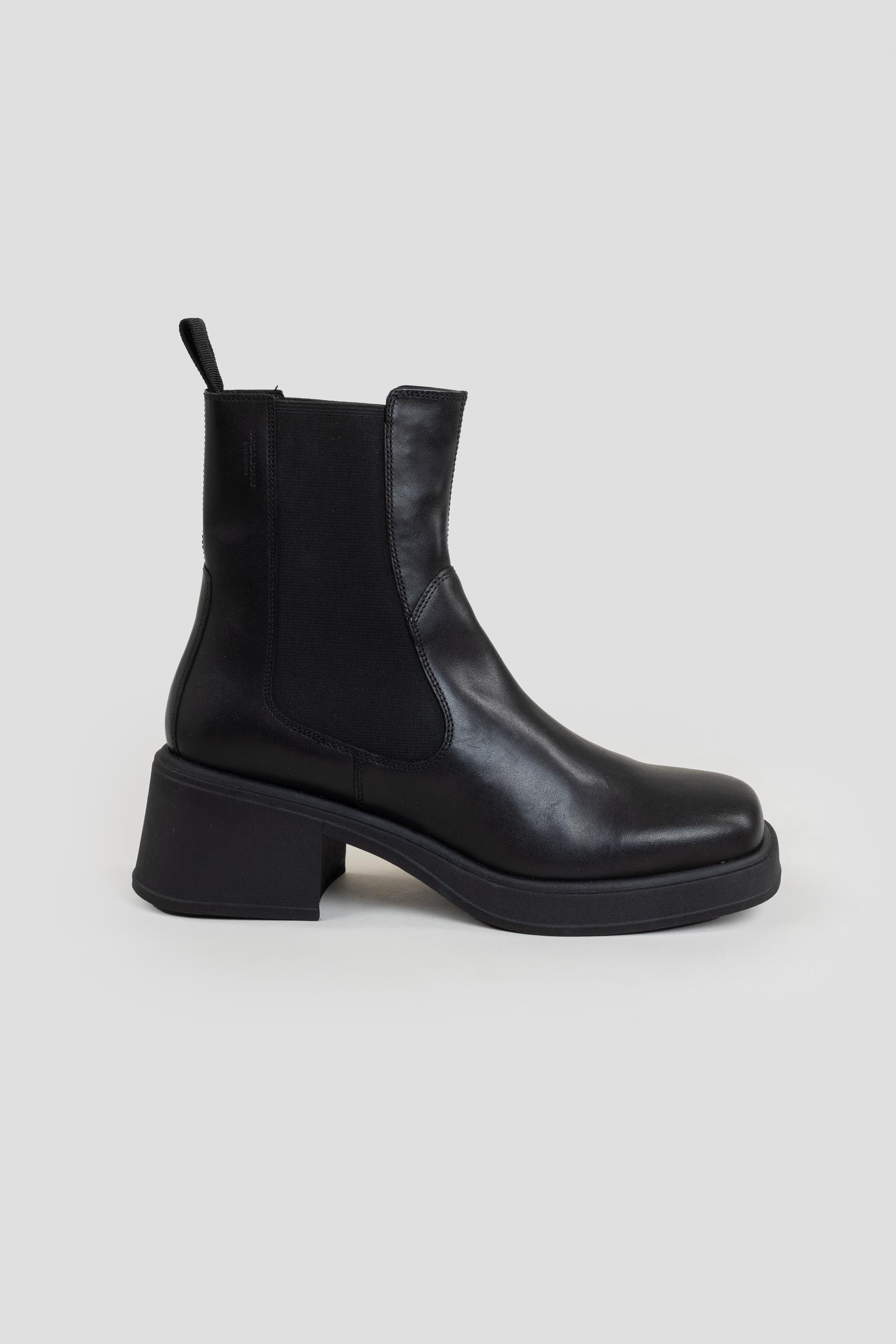 Dorah Chelsea Boots Black