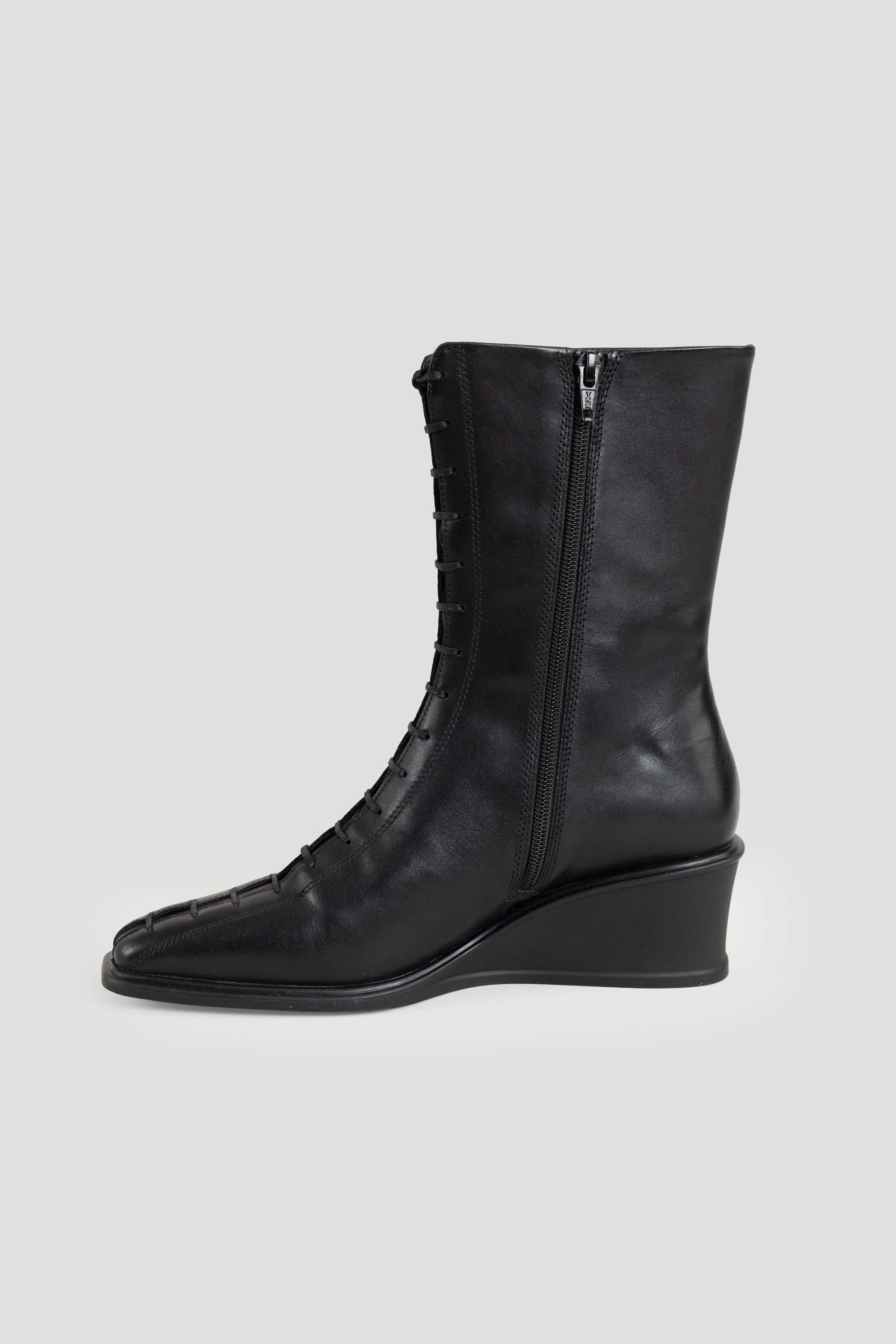 Aino Lace-Up Boots Black