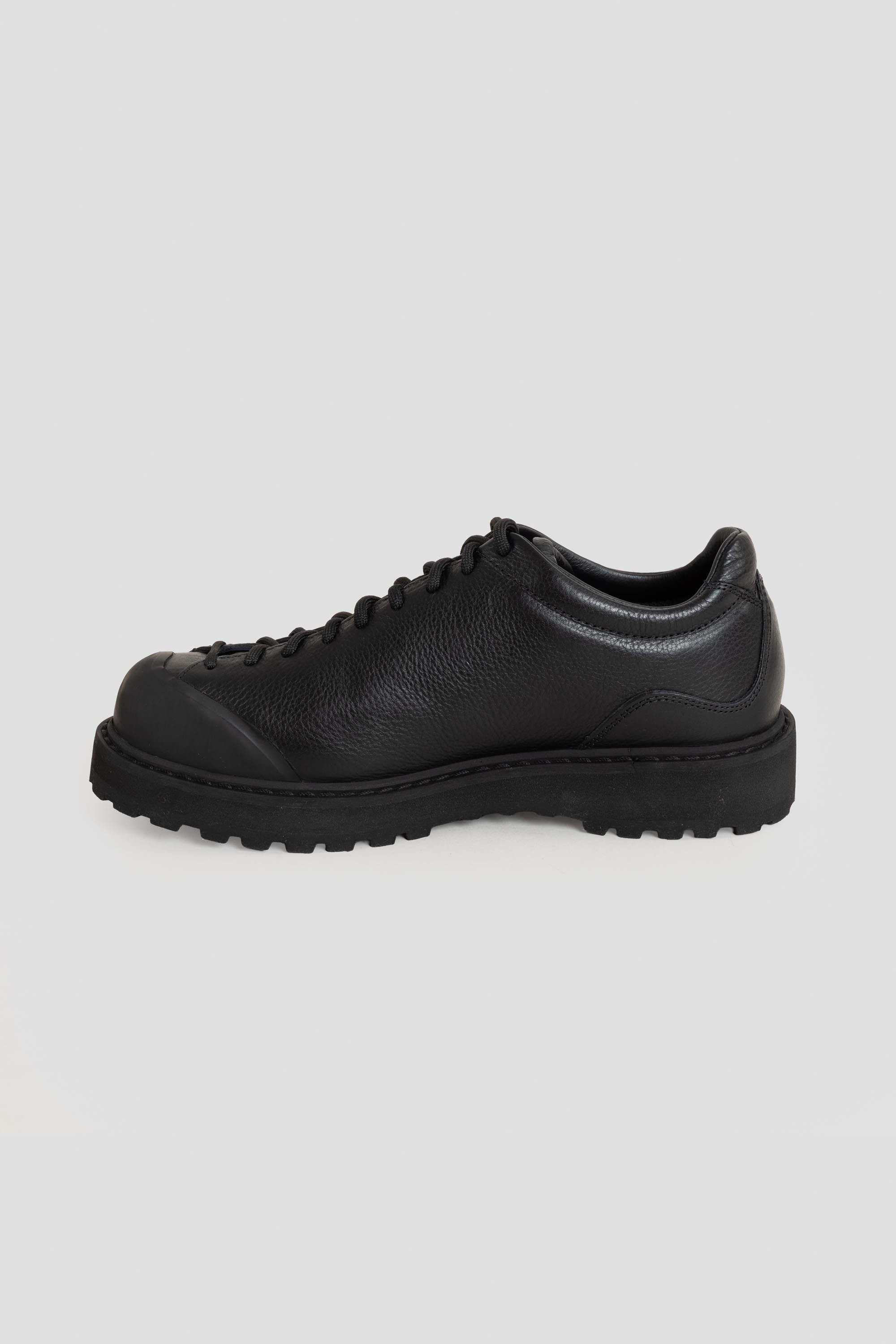 Ampezzo Leather Black
