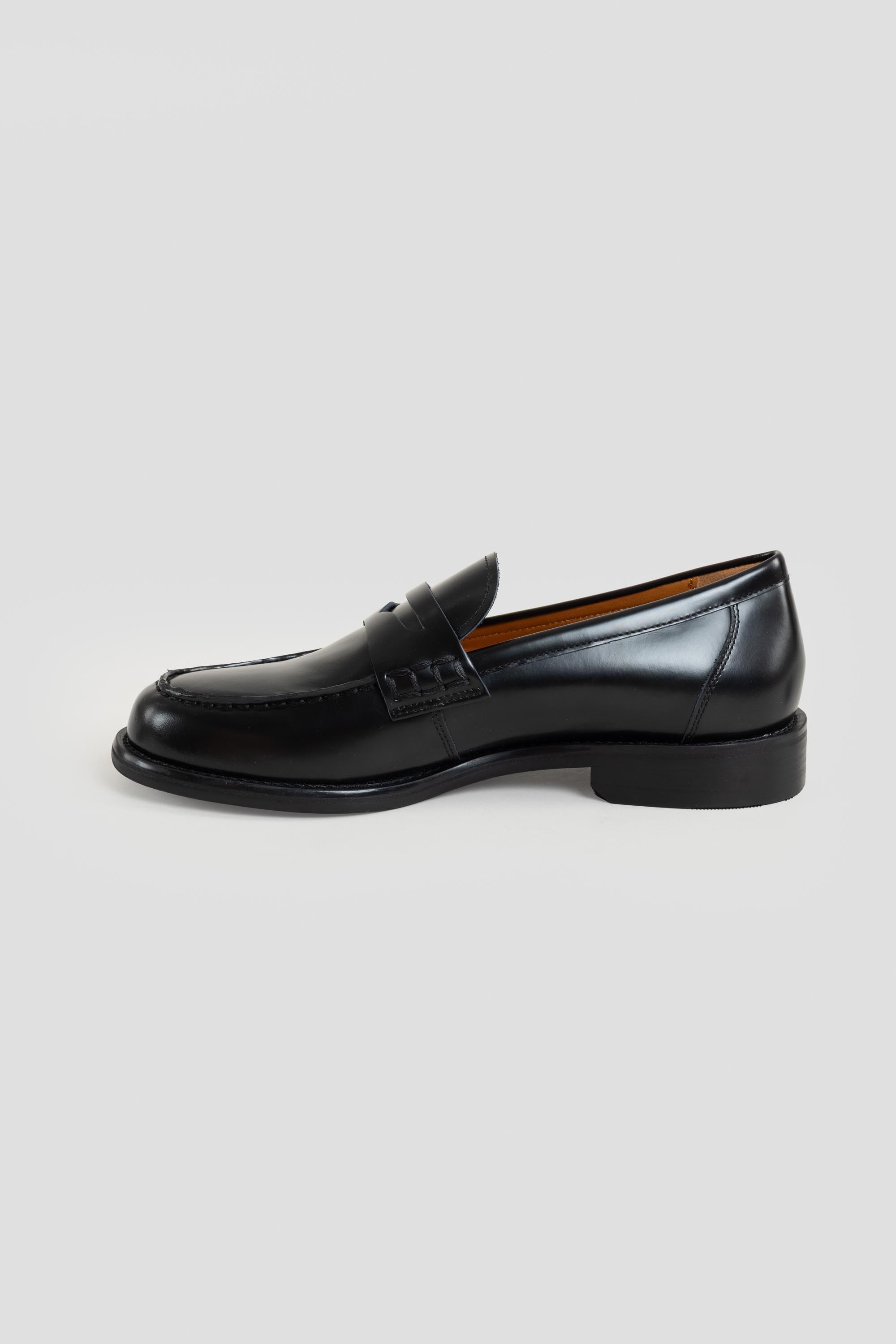 Linn Loafers Black