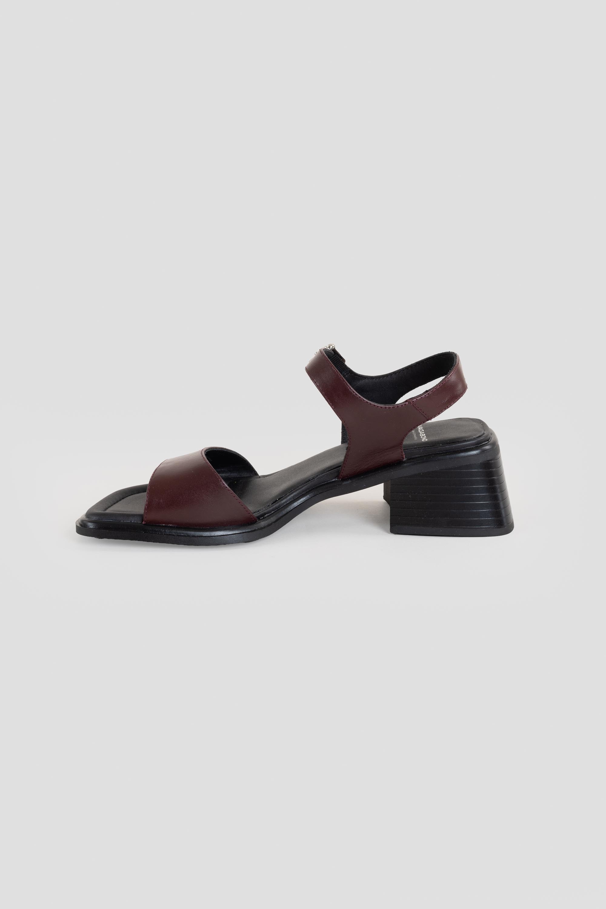 Ines Sandals Cherry