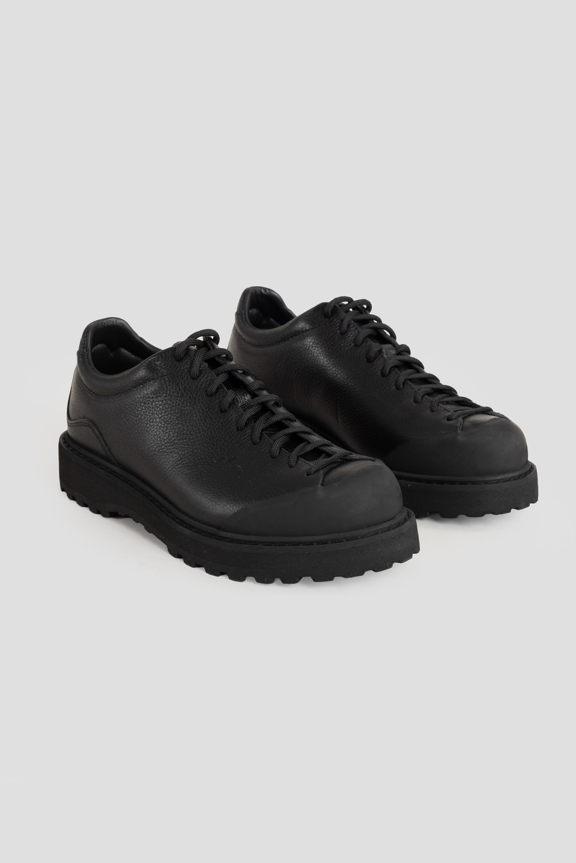 Ampezzo Leather Black
