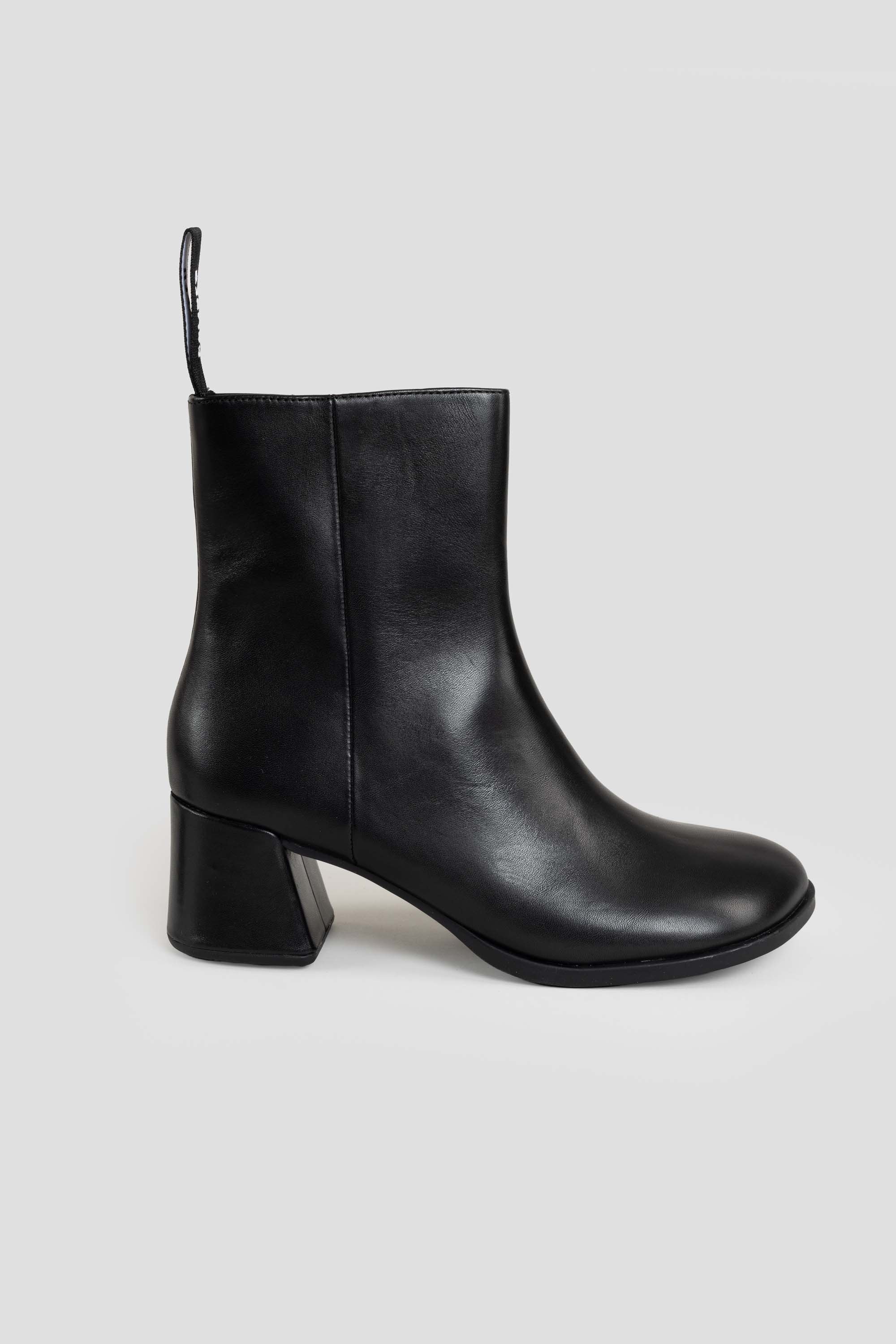 Kora Boots Black