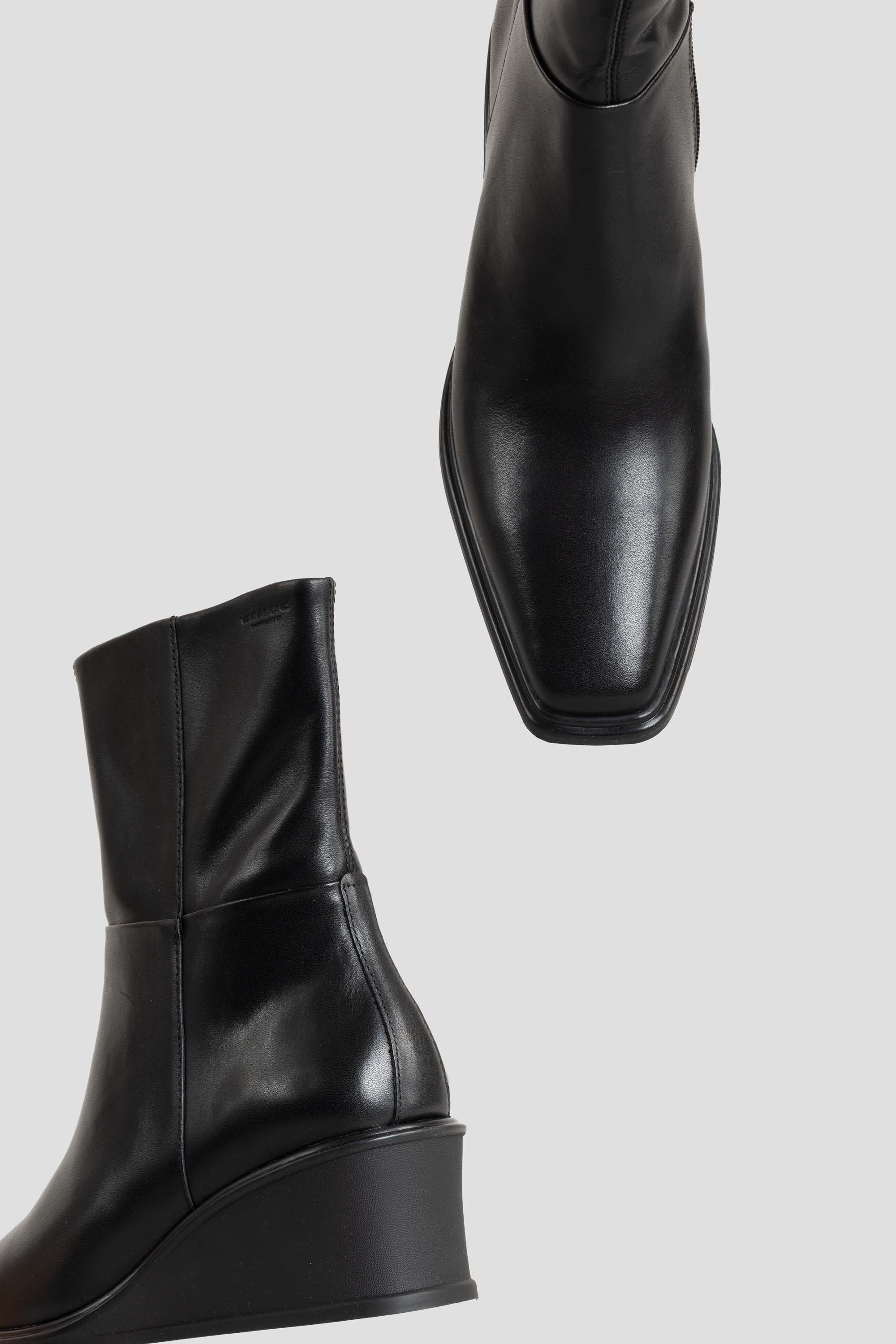 Aino Boots Black