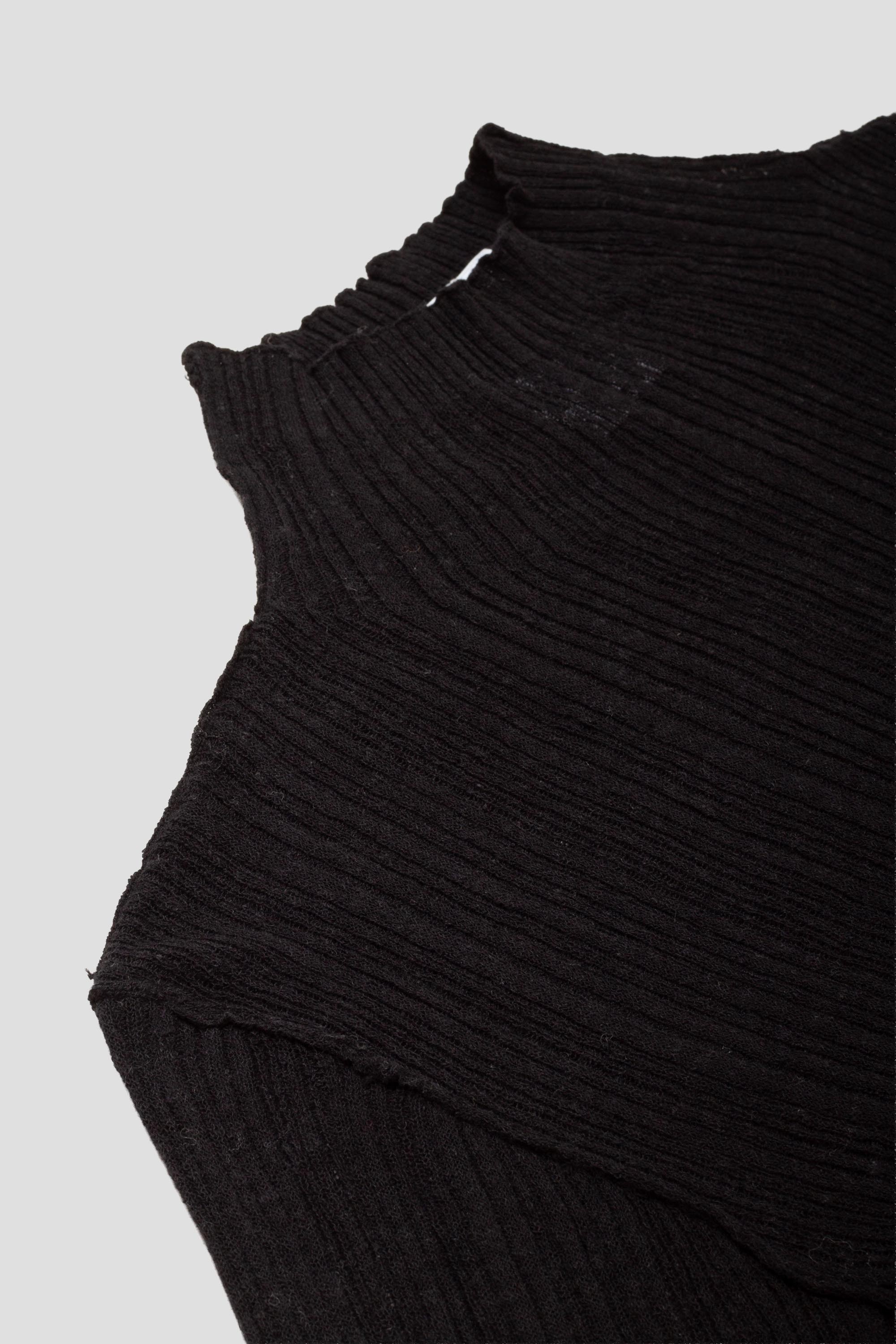 Peek Top Black Airy Linen