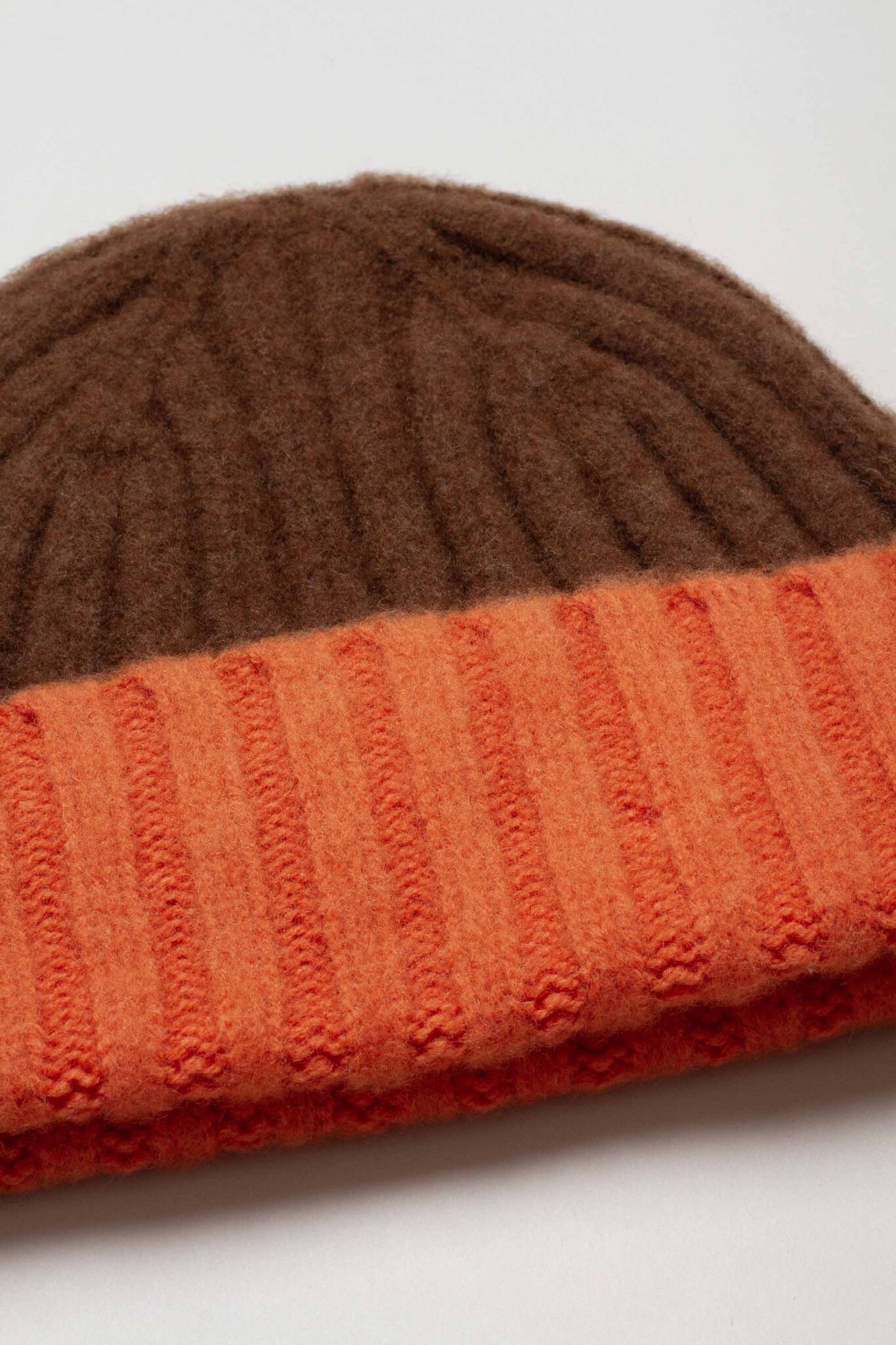 Beanie Two-Tone Apple