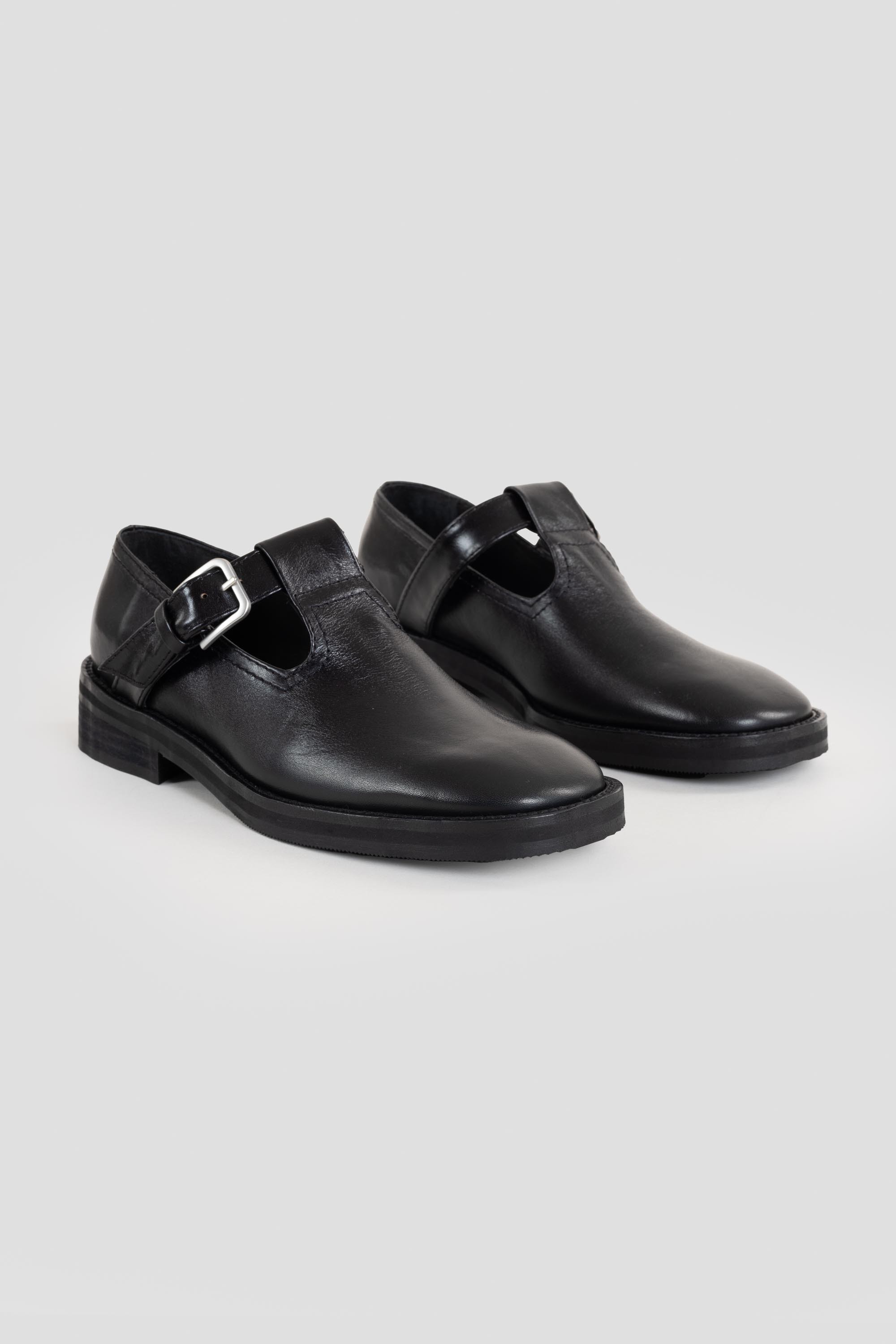 Samu Brogues Black