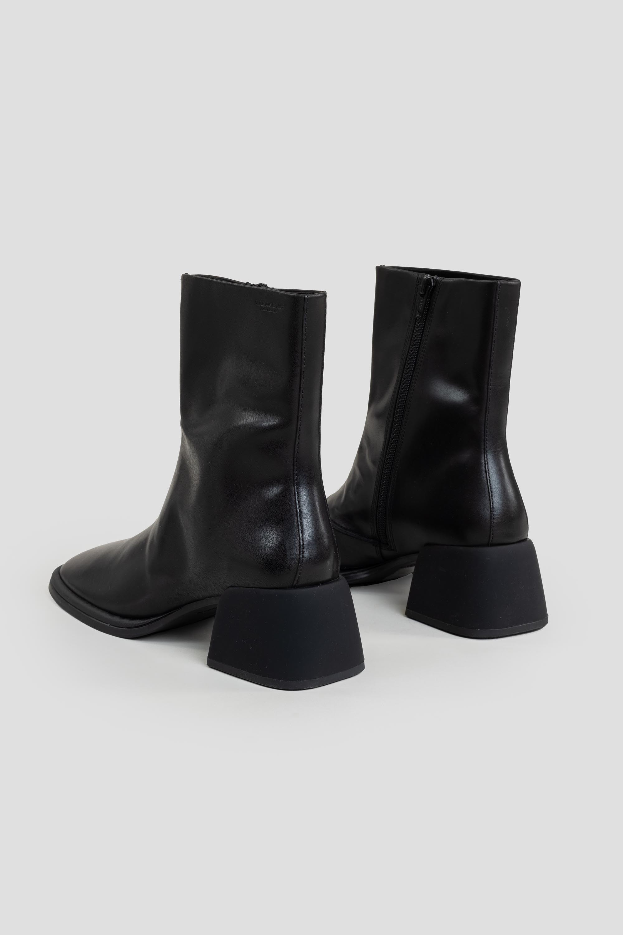 Ansie Boots Black