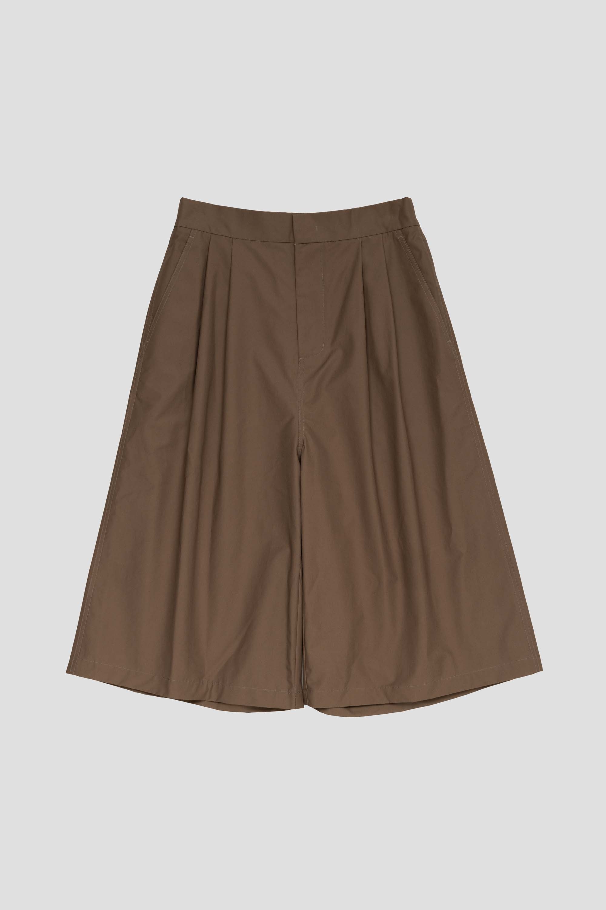 Two Tuck Wide Shorts Beige