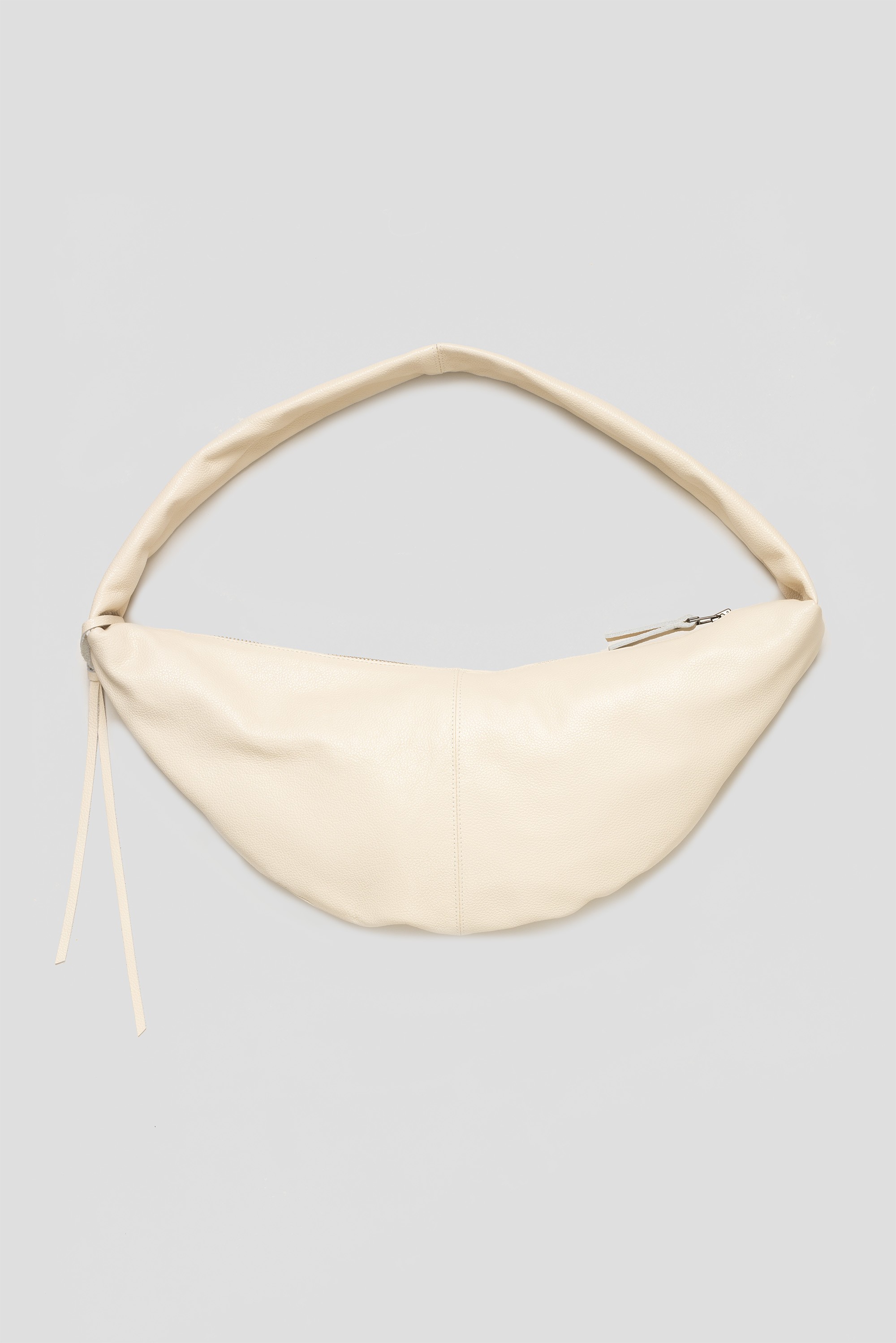 Banana Bag XL Grained Leather Cream