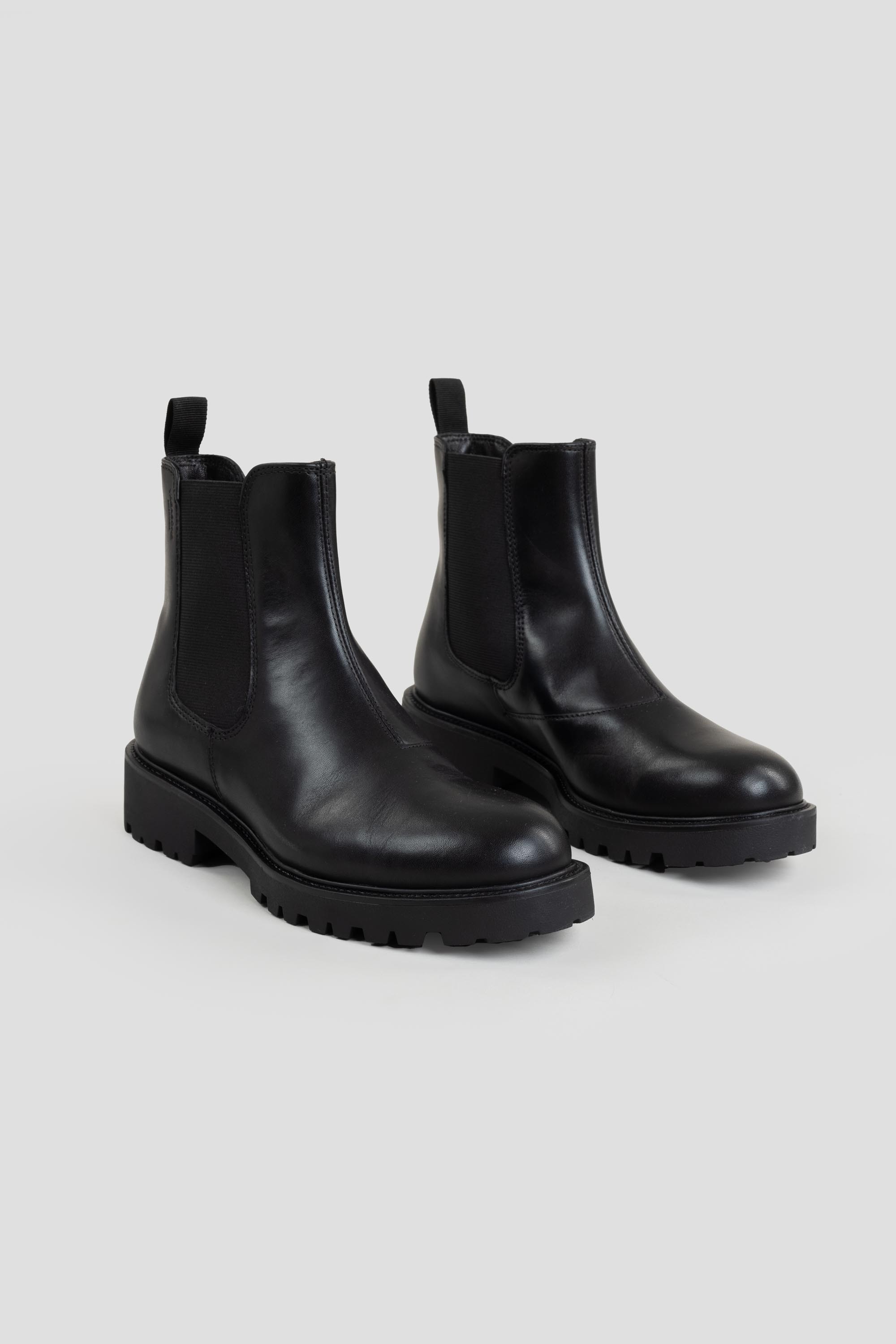 Kenova Chelsea Boots Black