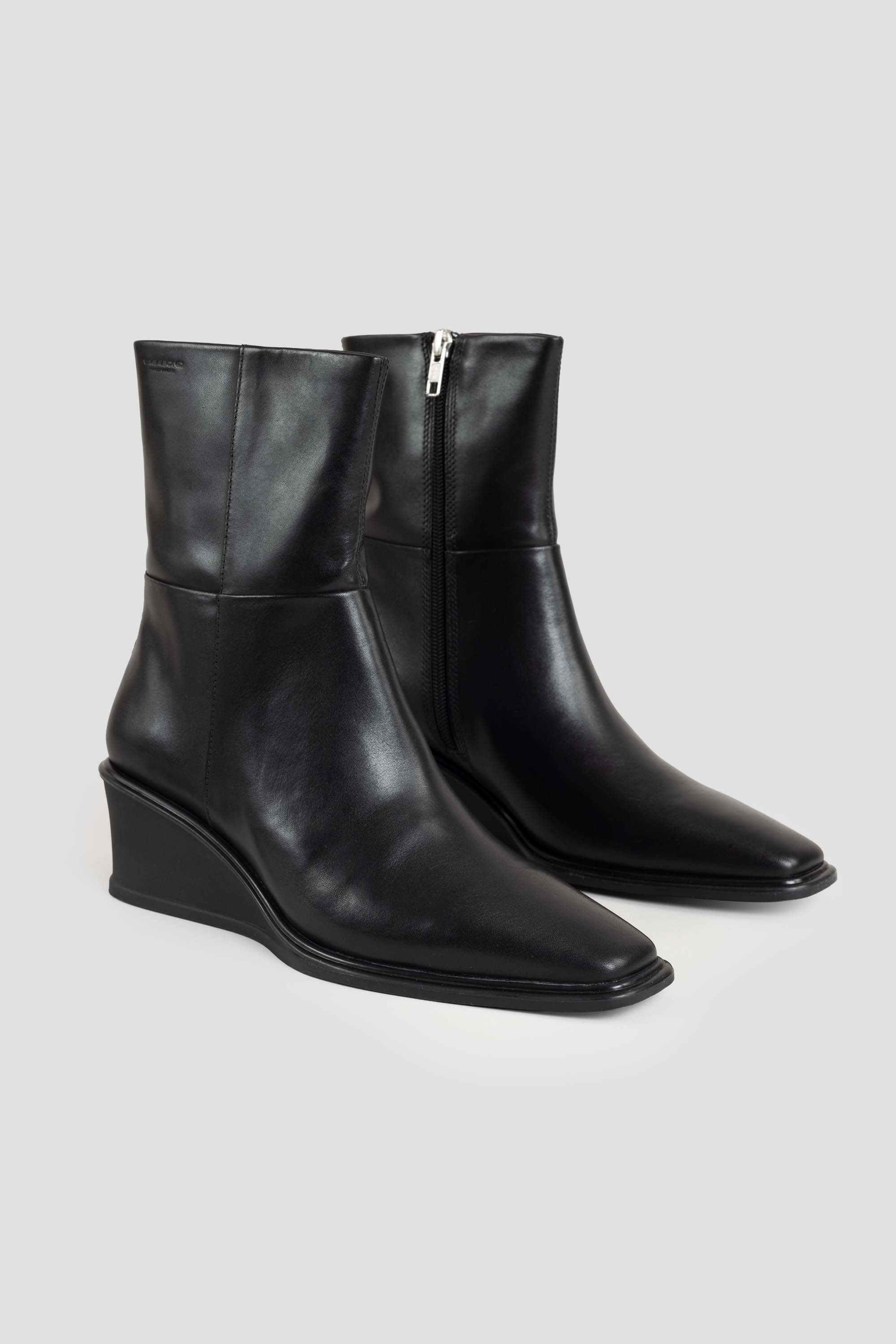 Aino Boots Black