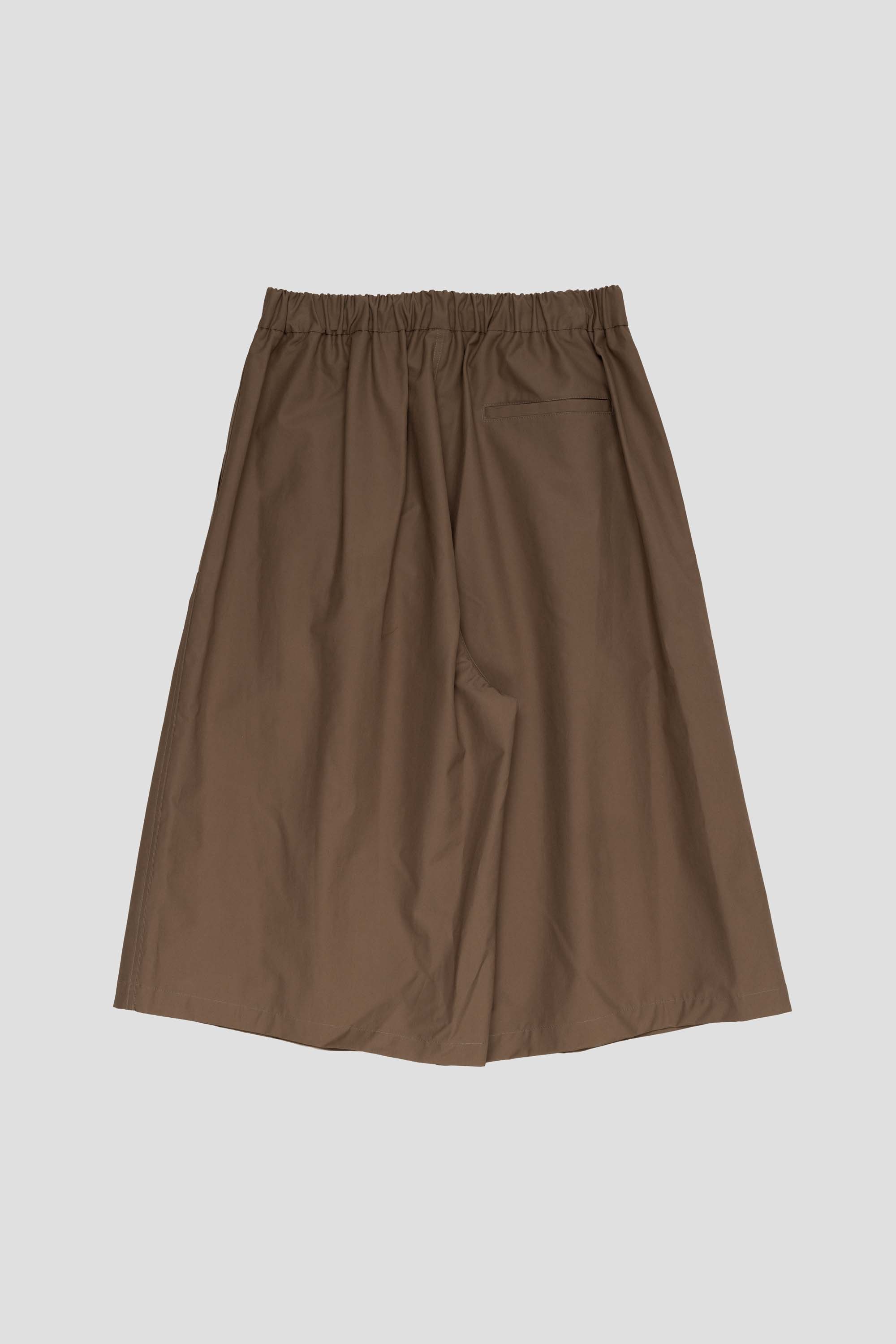 Two Tuck Wide Shorts Beige