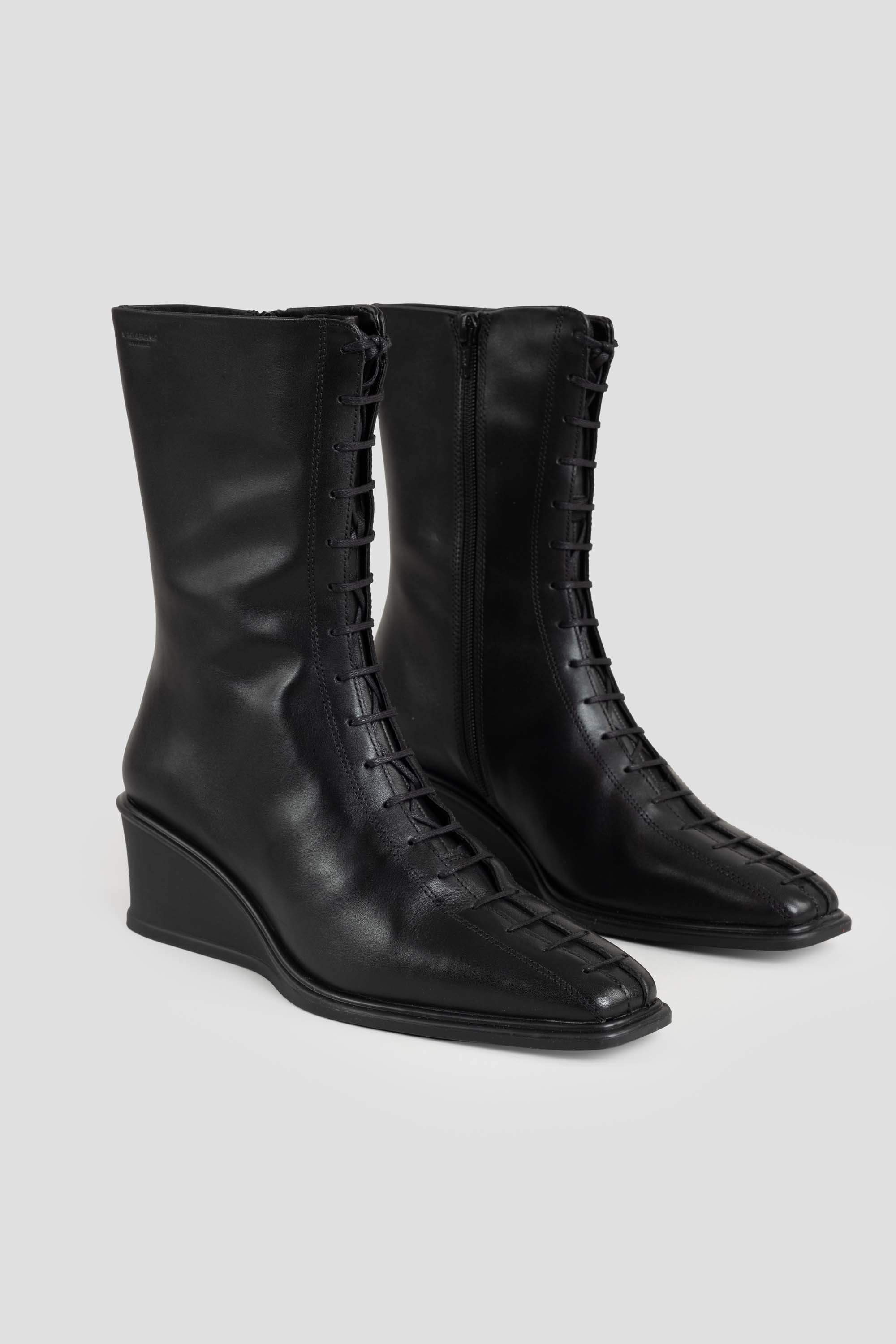 Aino Lace-Up Boots Black