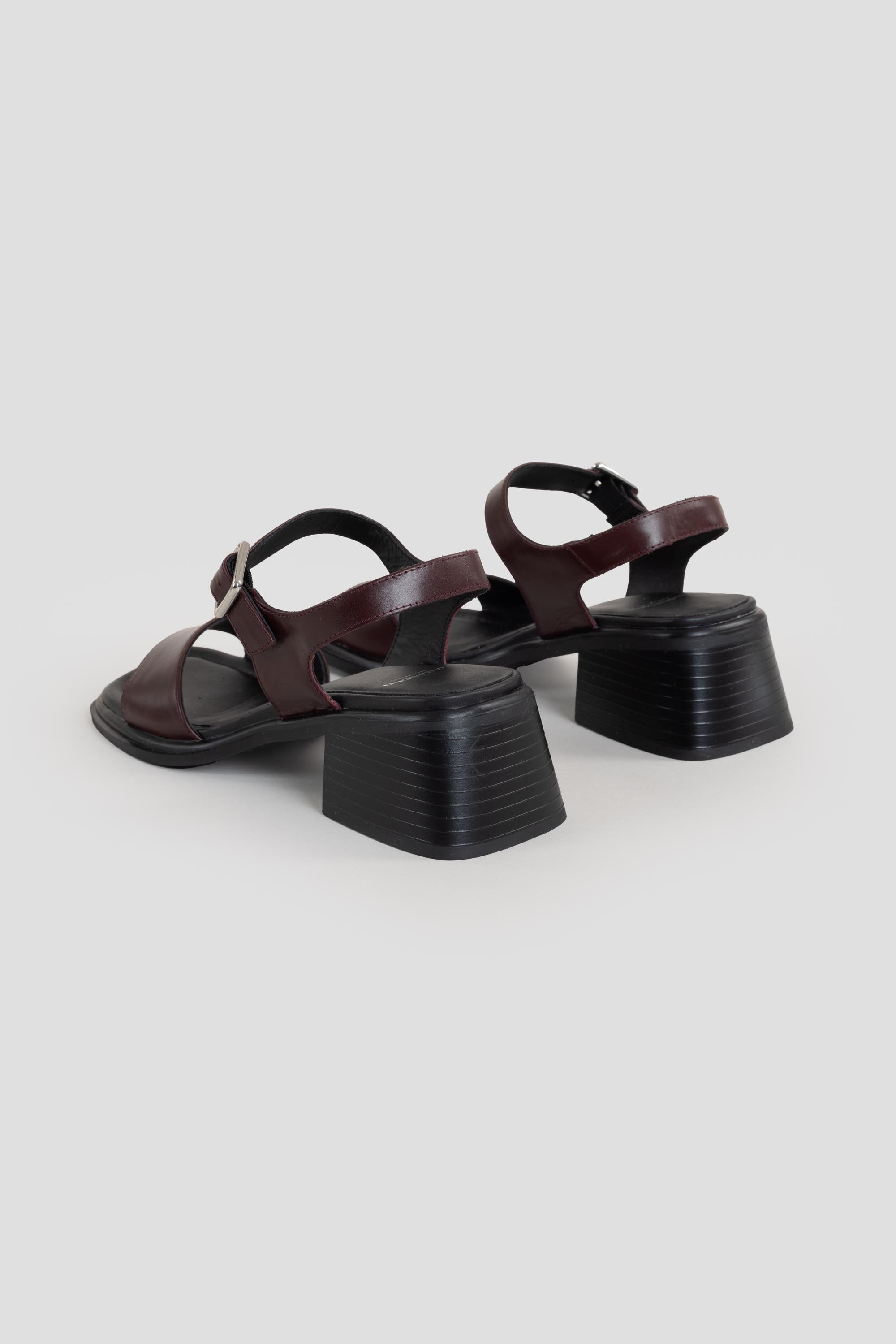 Ines Sandals Cherry