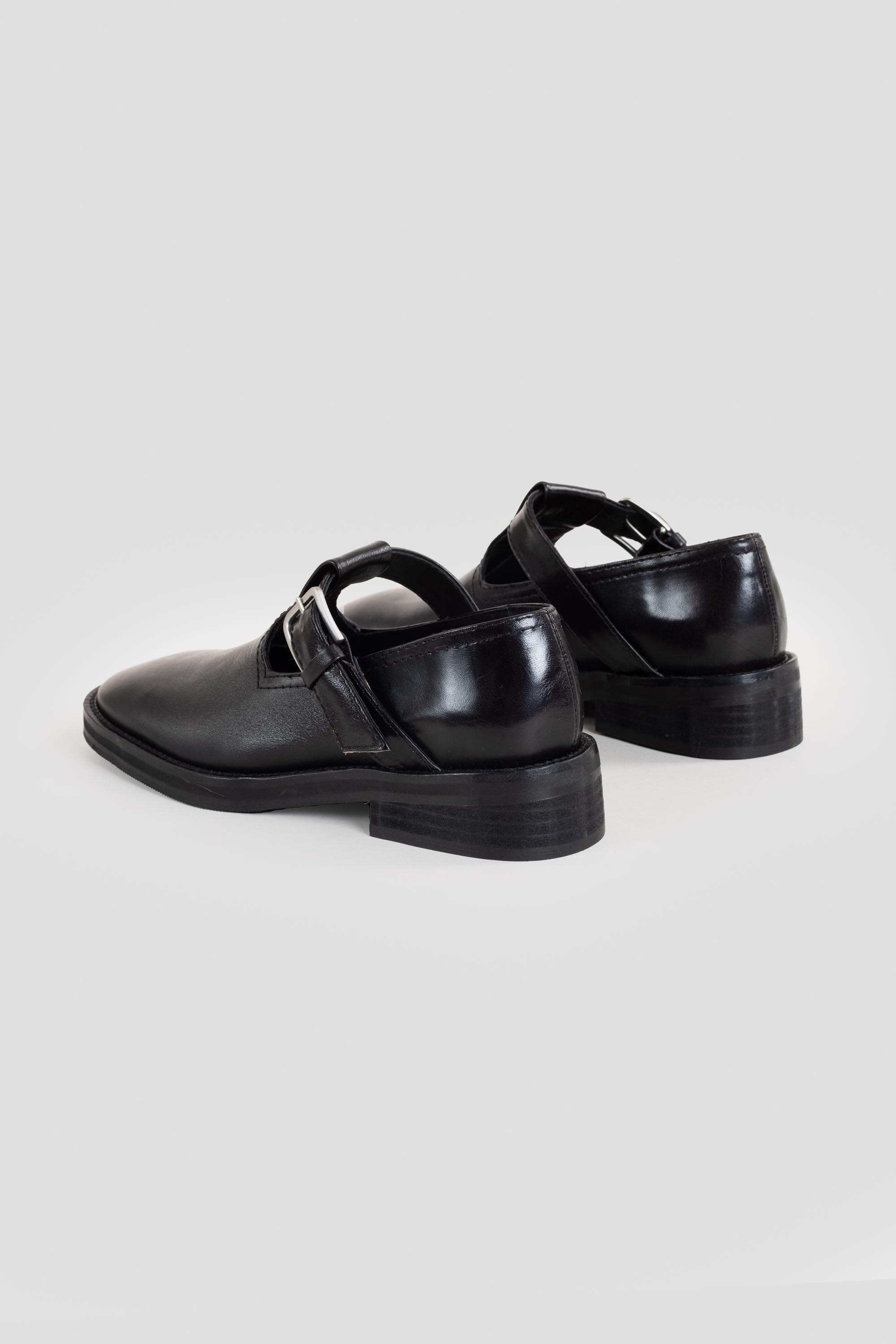 Samu Brogues Black