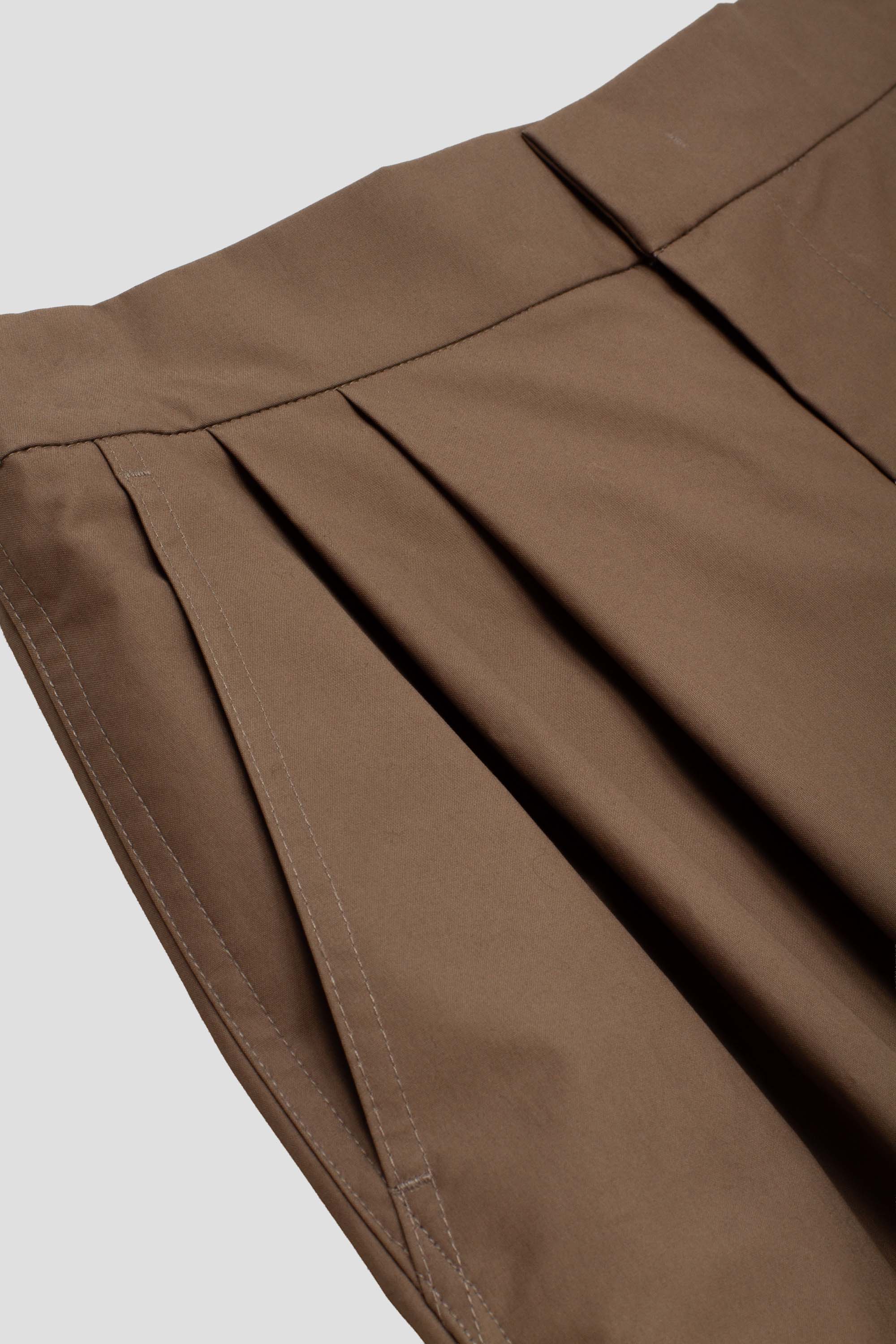 Two Tuck Wide Shorts Beige