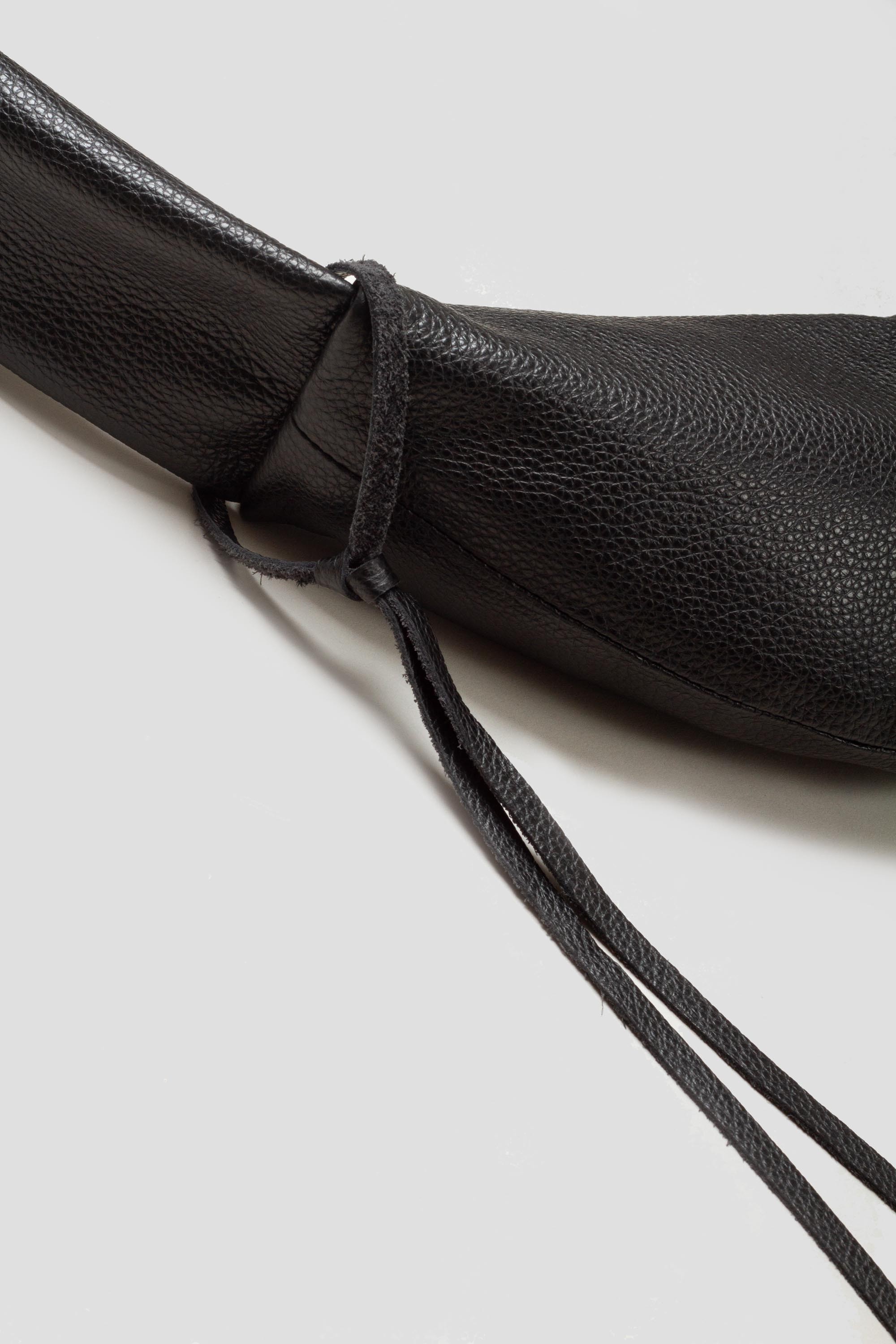 Banana Bag XS Grained Leather Black