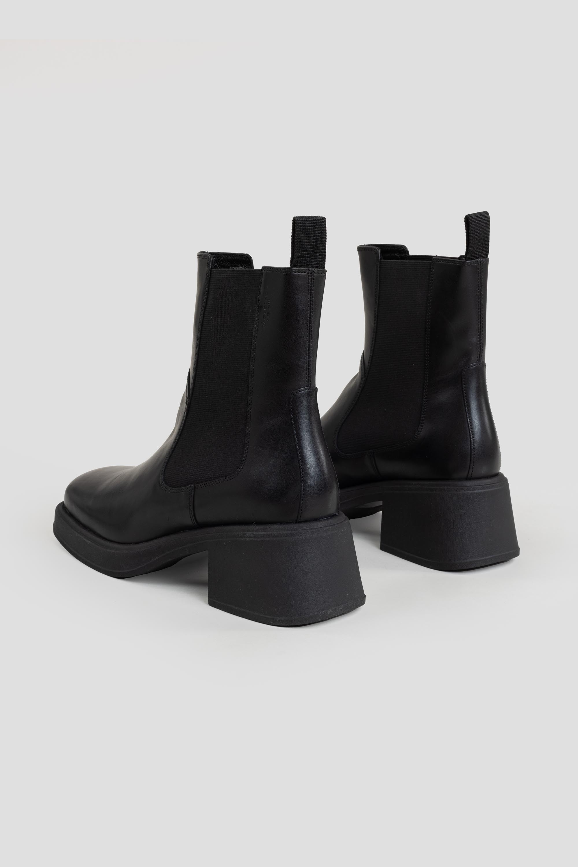 Dorah Chelsea Boots Black