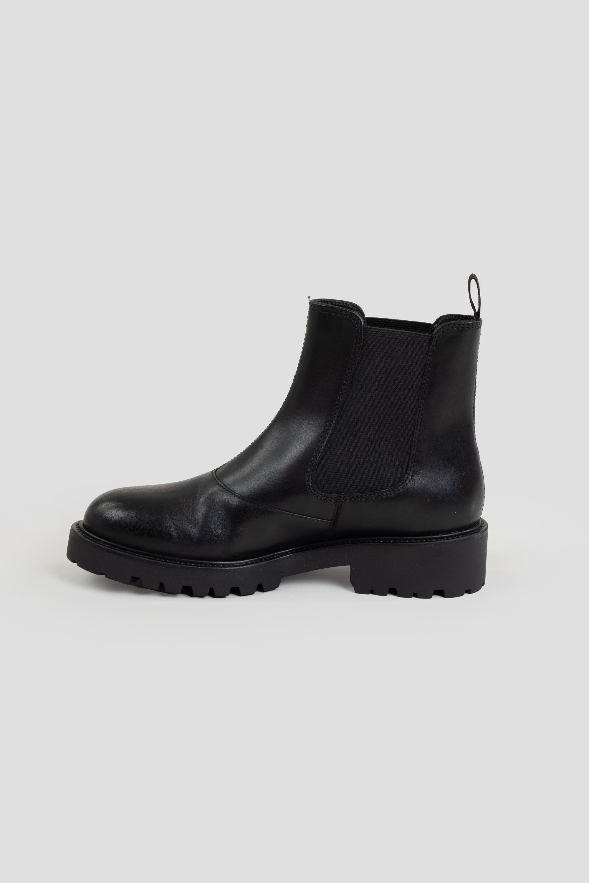 Kenova Chelsea Boots Black