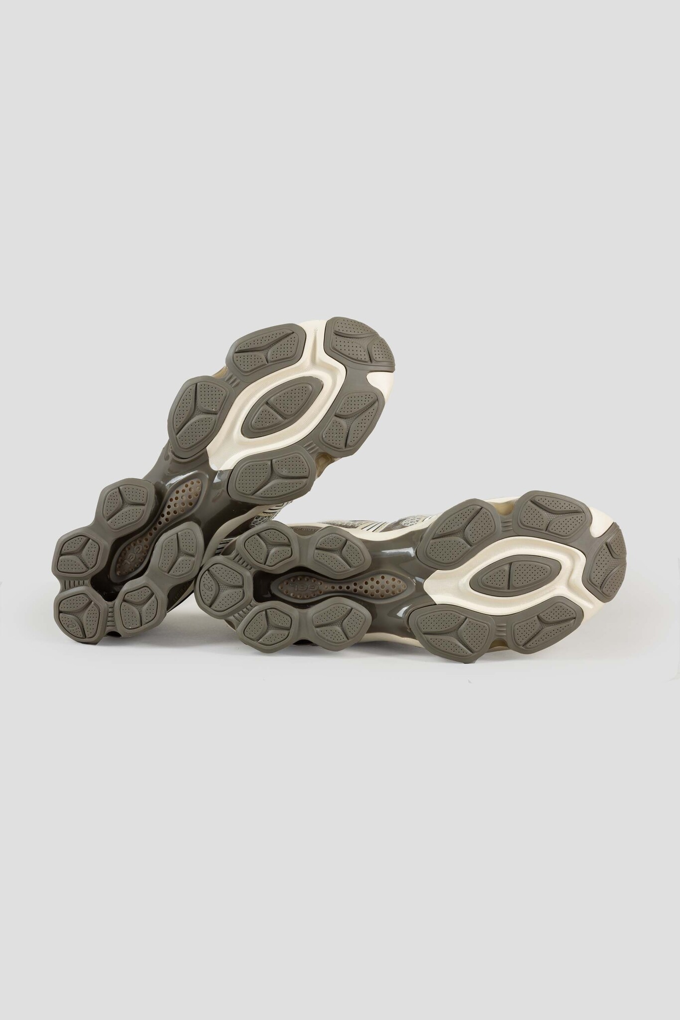 Gel-Quantum Kinetic Birch/Dark Taupe