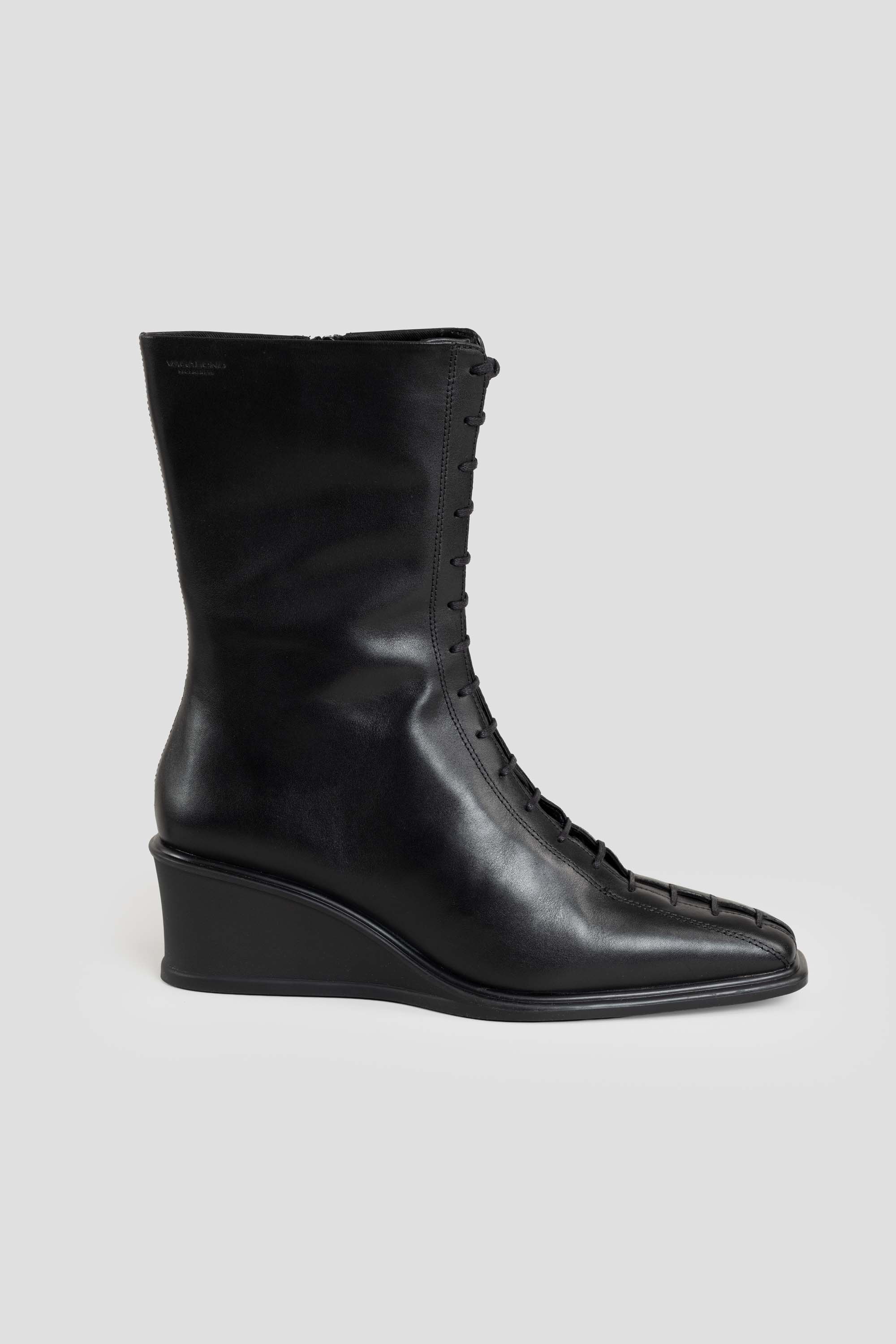 Aino Lace-Up Boots Black
