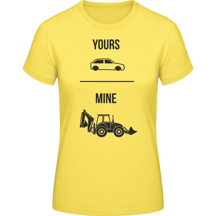 Auto vs Traktor Frauen T-Shirt contain pic