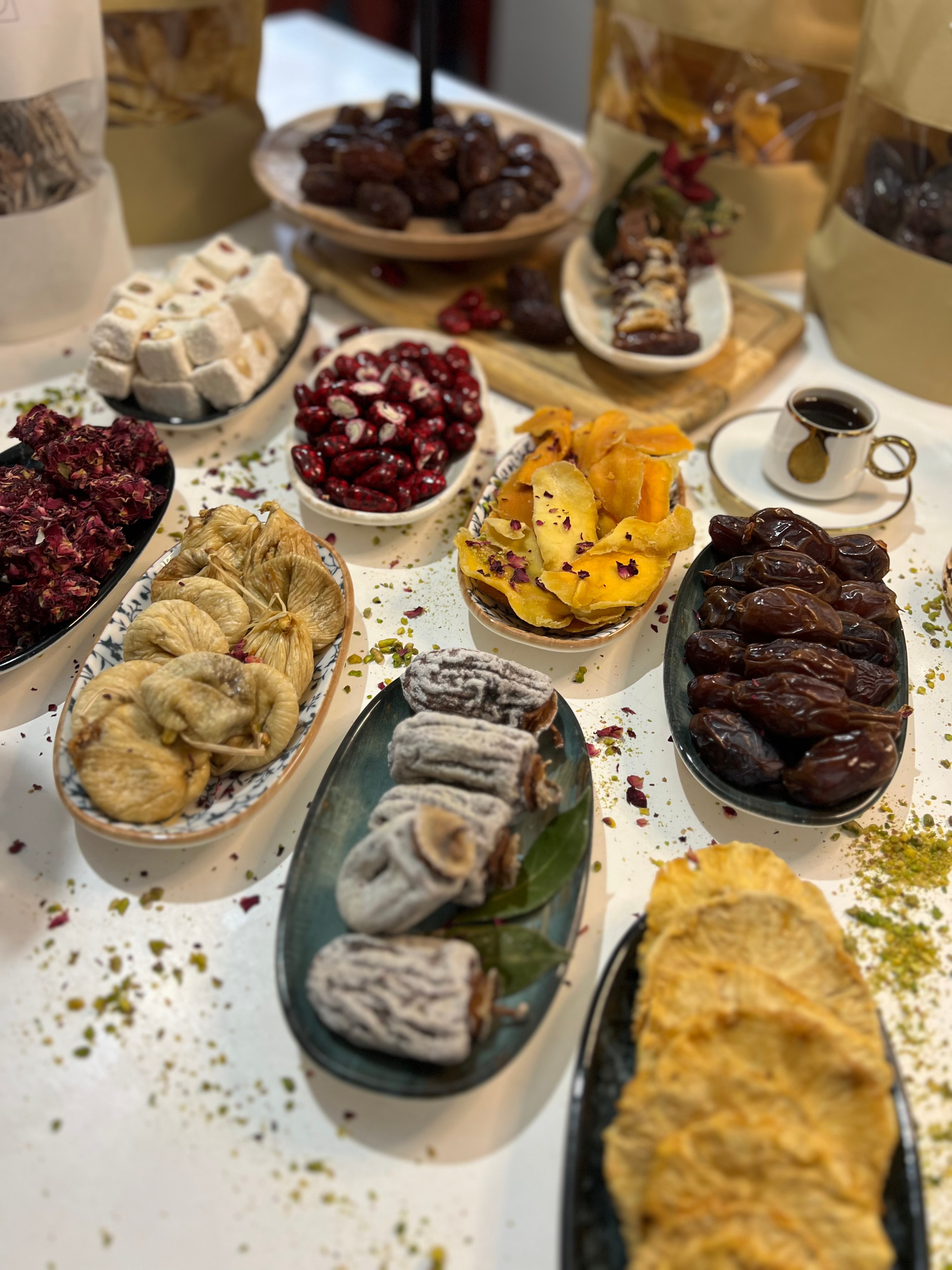 Ramadan Sparbox Familygröße mit Datteln, weiteren Trockenfrüchten und Lokum (Turkish Delights)
