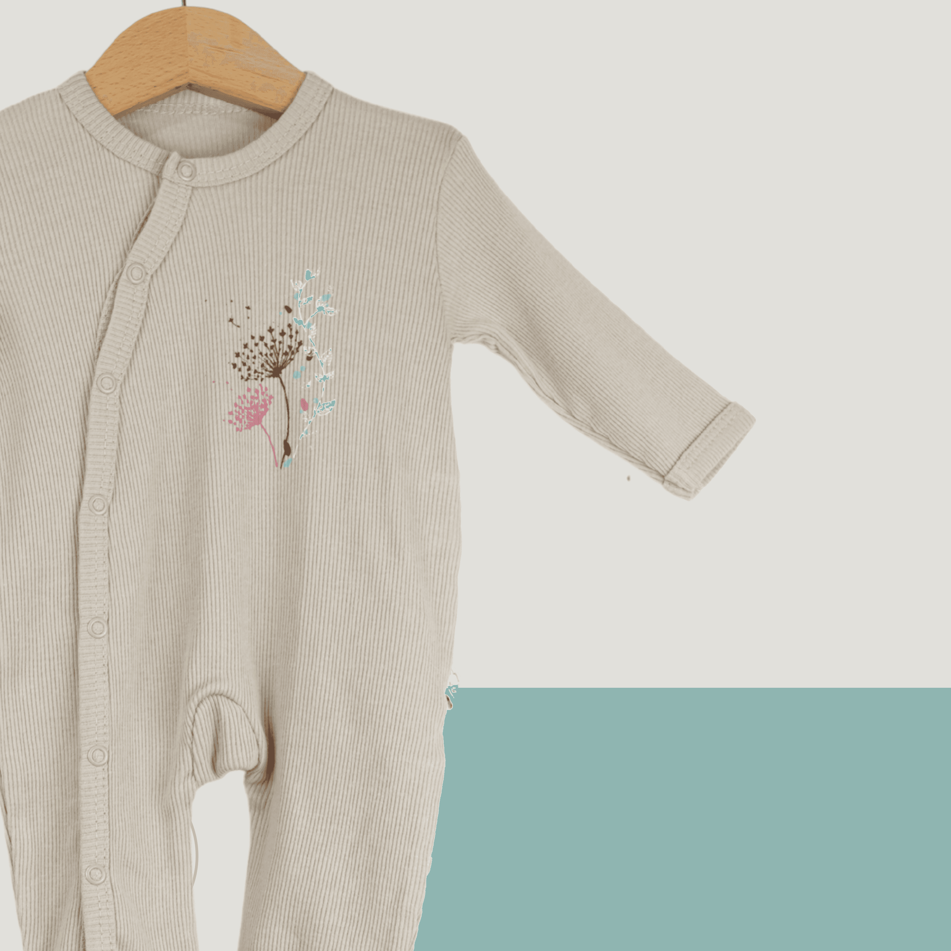 Baby Set – Langarm-Strampler mit Blumenstickerei & Mütze