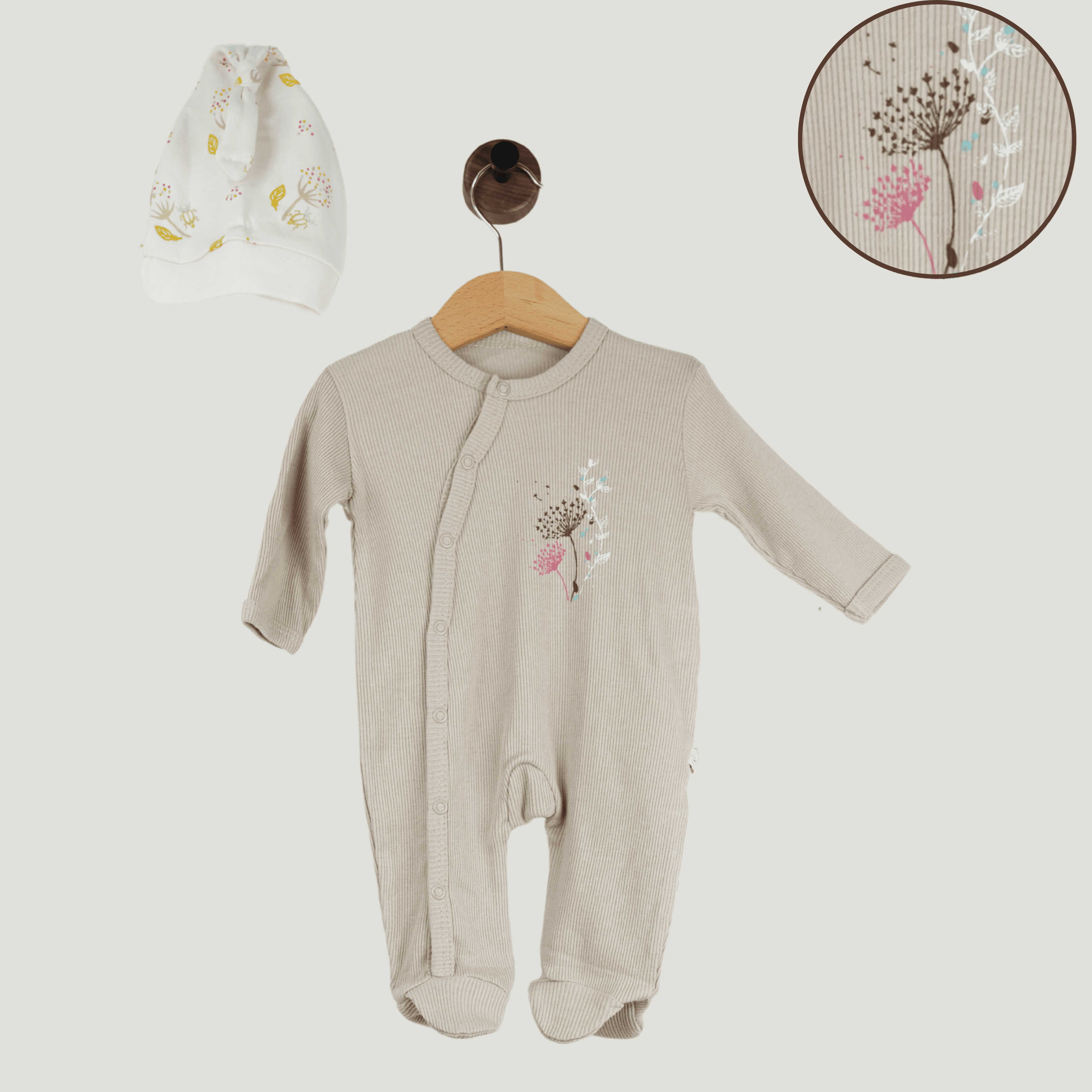 Baby Set – Langarm-Strampler mit Blumenstickerei & Mütze