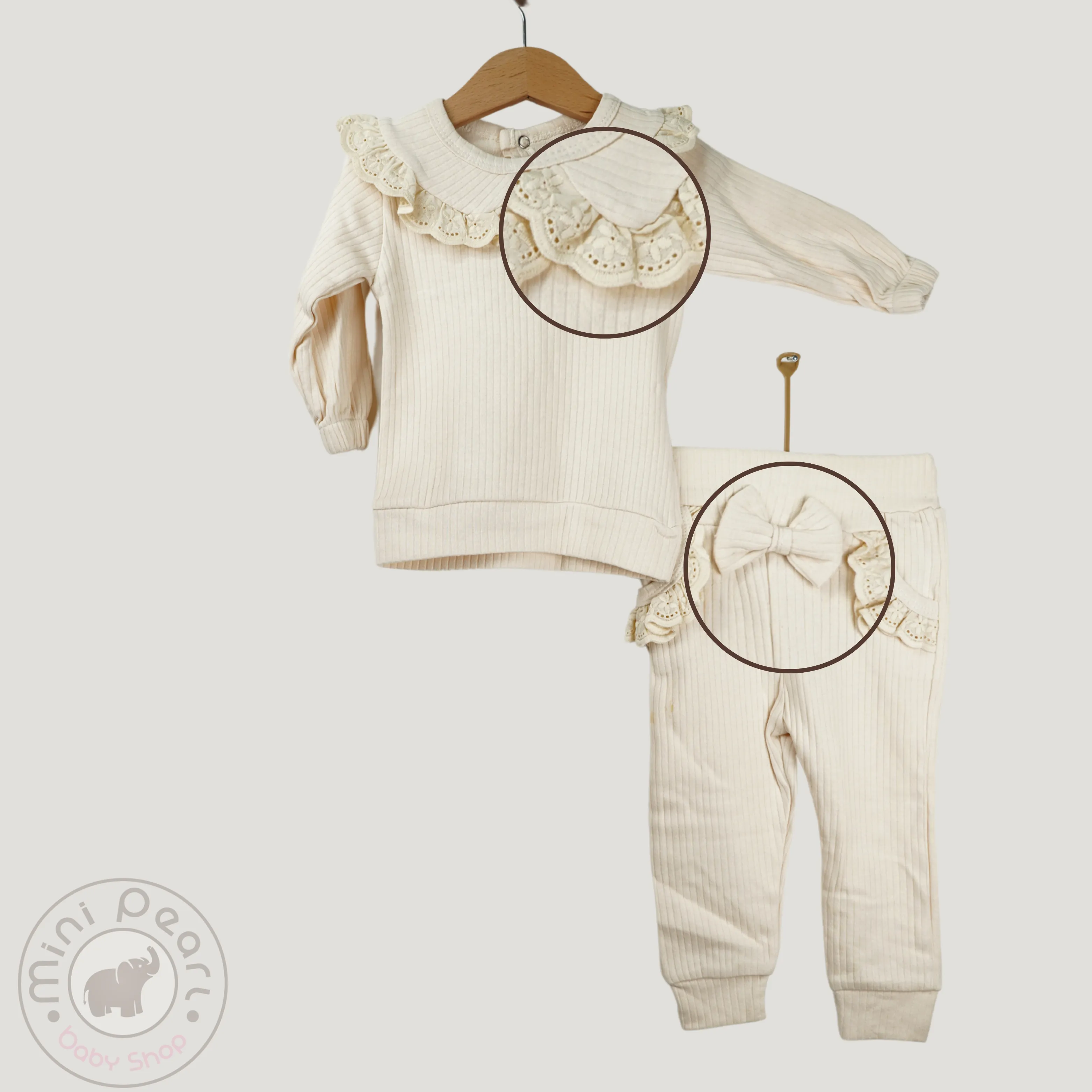 2-teiliges Babyset mit Spitzenkragen und Schleifen-Details