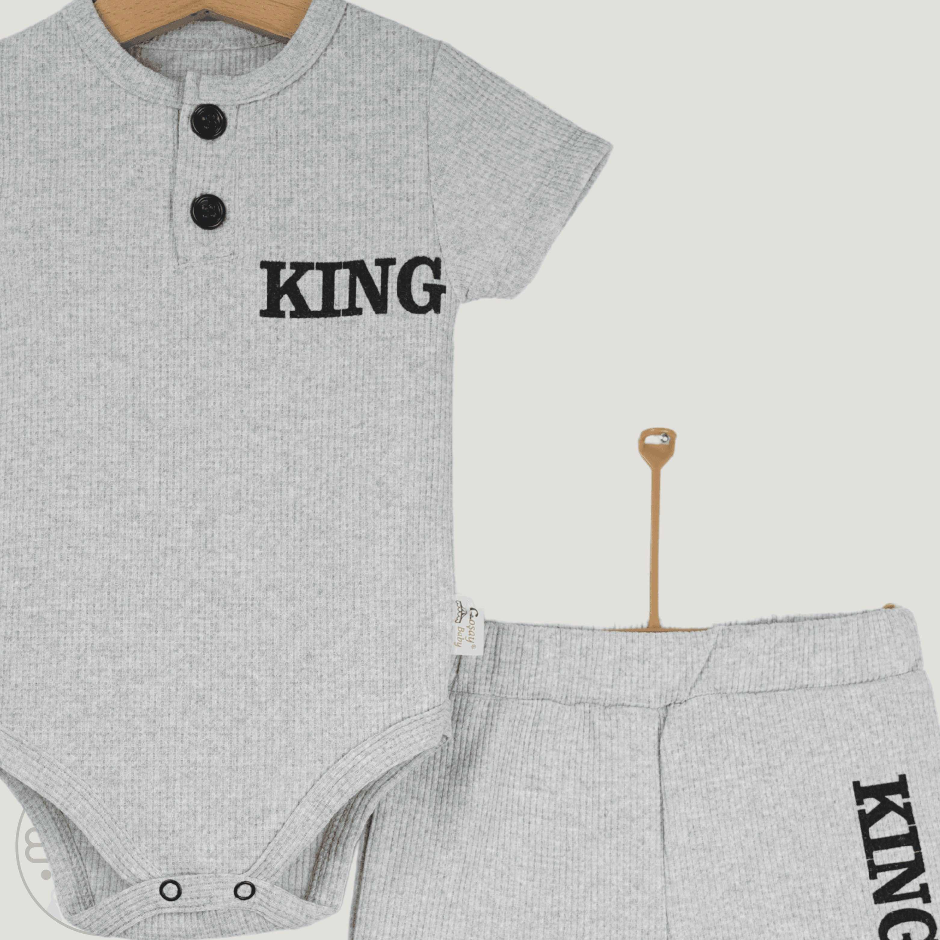 Baby Set – Kurzarm-Body & Shorts mit „KING“ Schriftzug