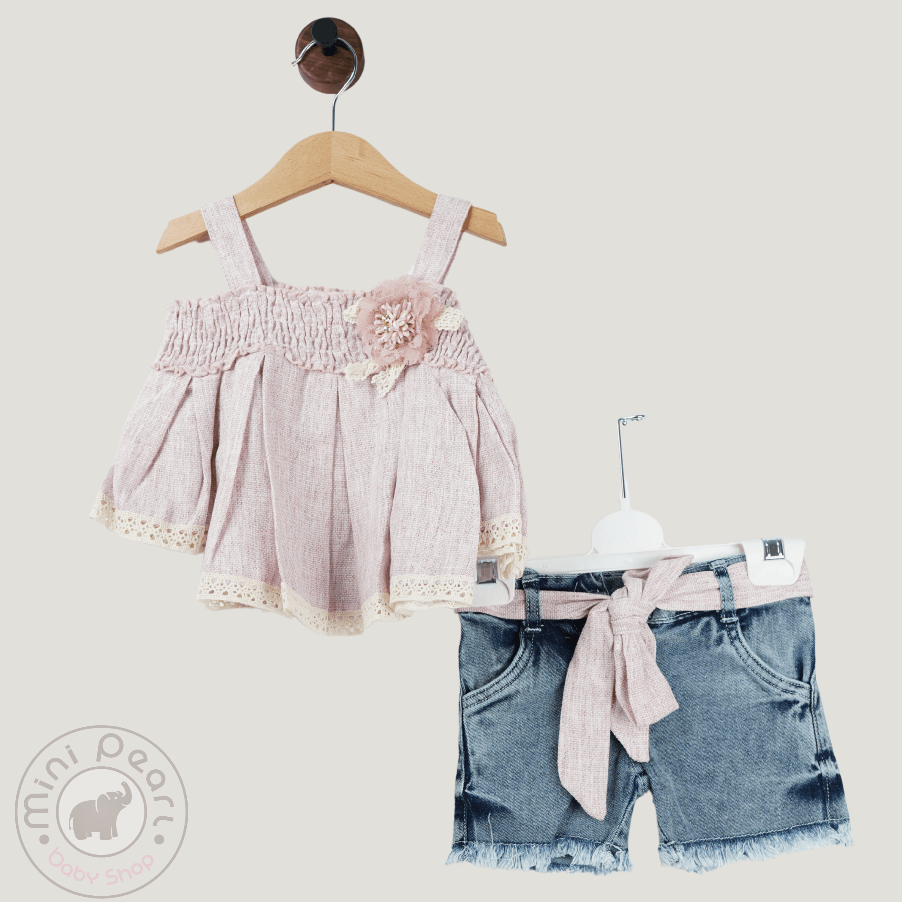 Sommer-Set für Baby Mädchen – Bluse mit Blume & Jeansshorts