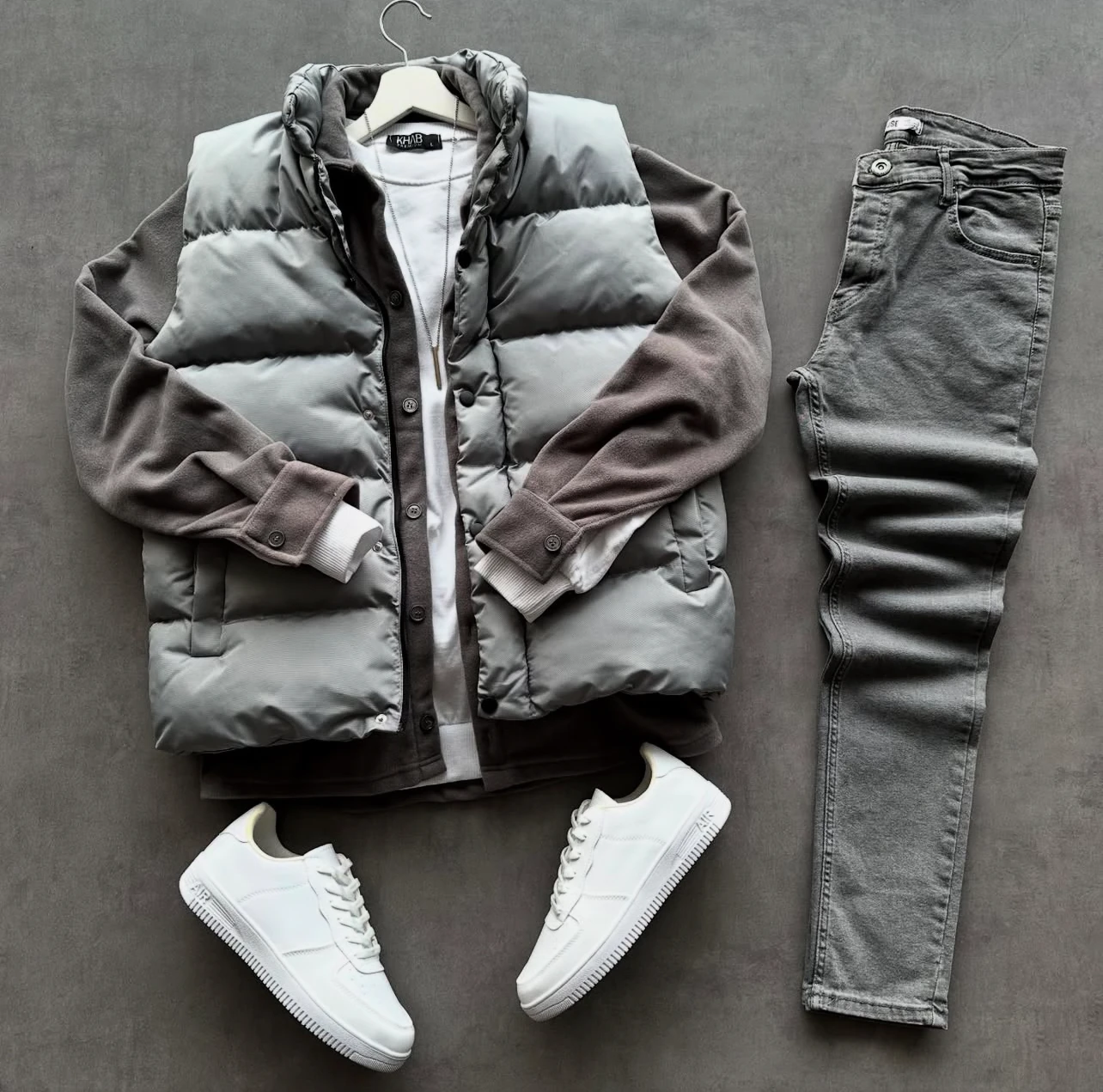 SET 4 PIESE: Cămașă, Vestă, Tricou și Pantaloni