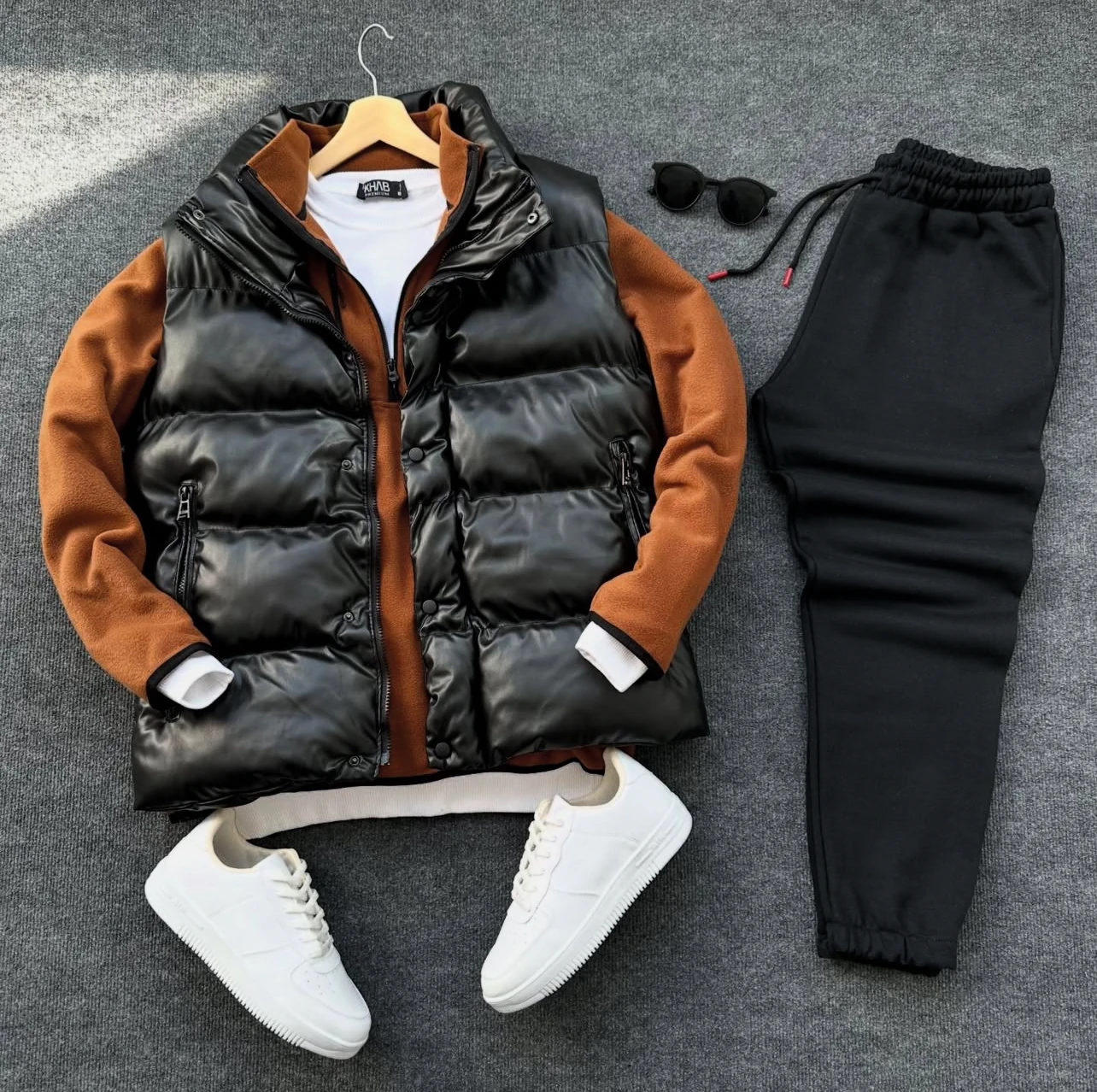 SET 5 PIESE: Vestă, Bluză, Tricou, Pantaloni și Ochelari