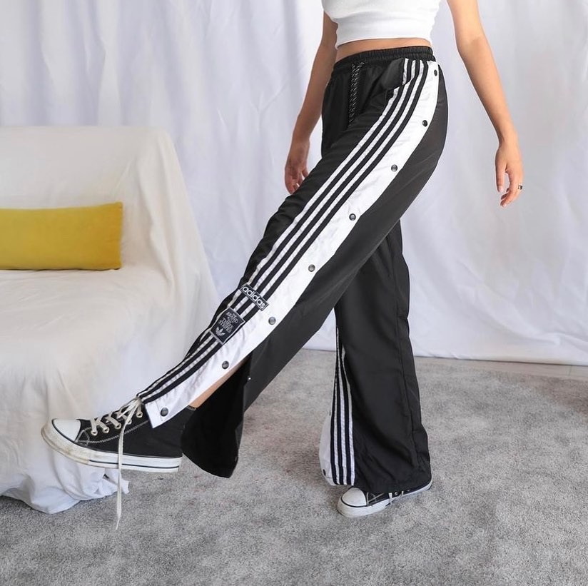 Pantaloni Cu Capse + 2 Perechi Nike Sosete Cadou
