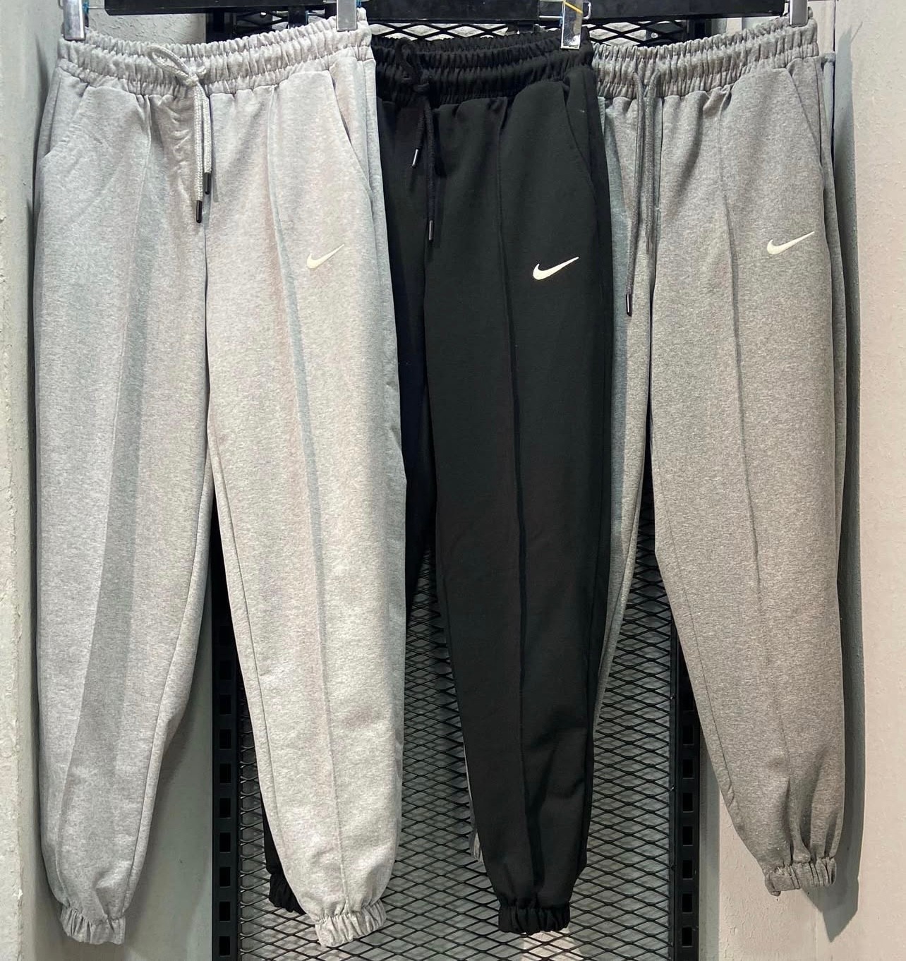 Pantaloni %100 Bumbac + 2 Perechi Nike Sosete Cadou