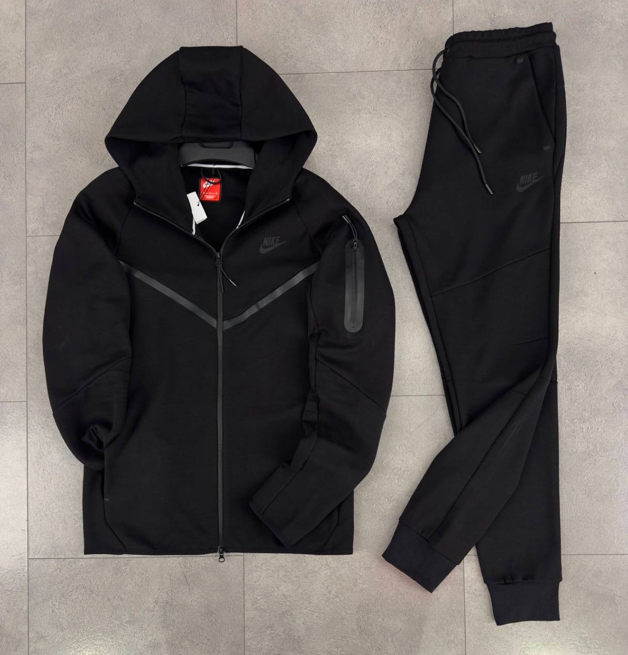 NK Tech Fleece Gri (Cumpără 2 produse și primești 25% reducere la al doilea)