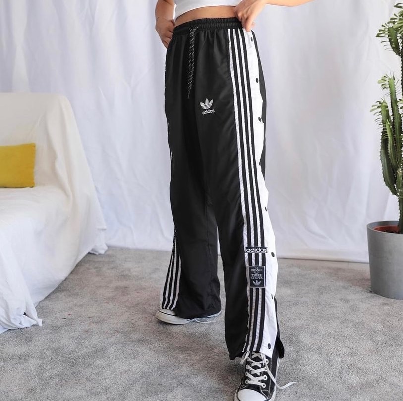 Pantaloni Cu Capse + 2 Perechi Nike Sosete Cadou