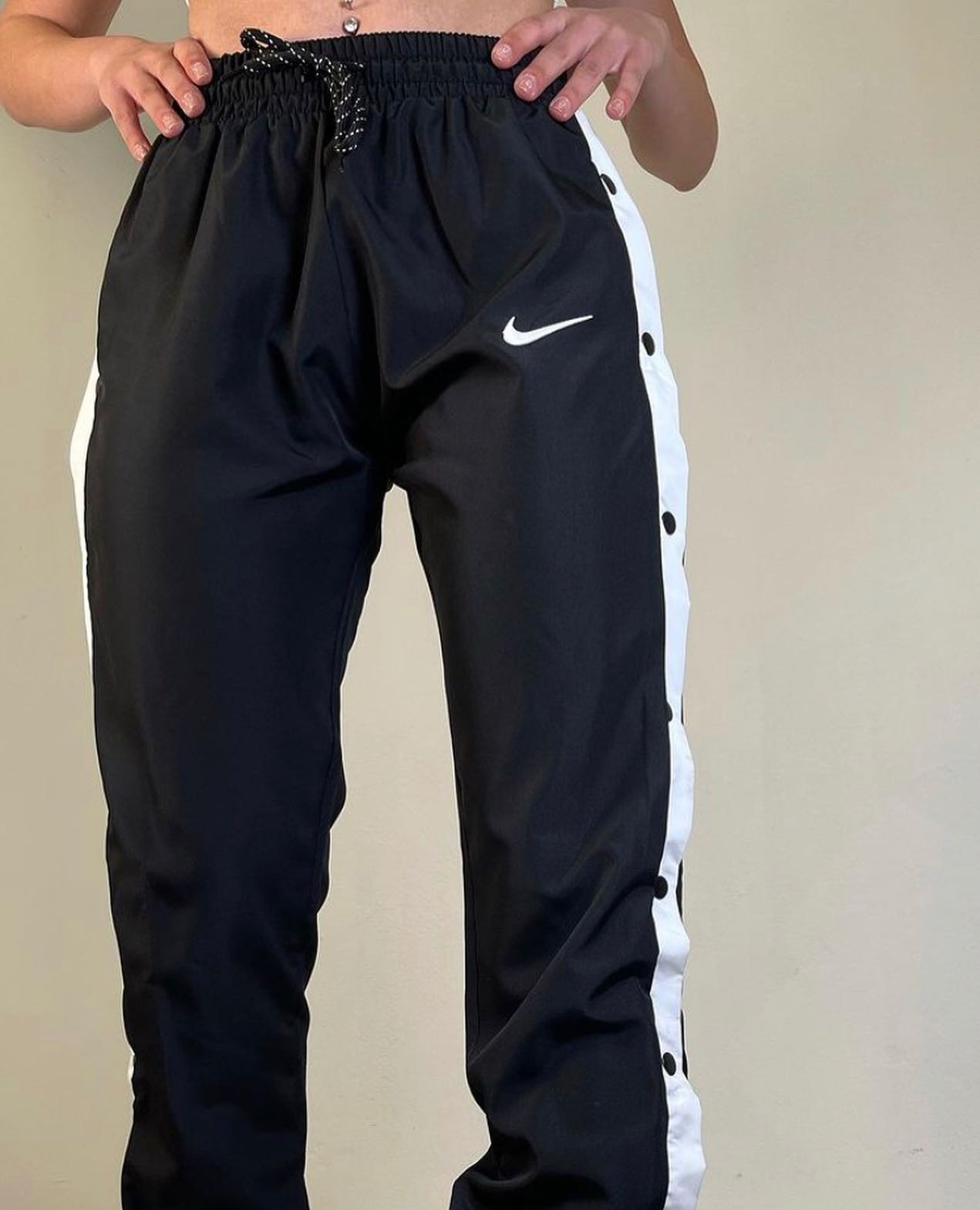 Pantaloni Cu Capse + 2 Perechi Nike Sosete Cadou