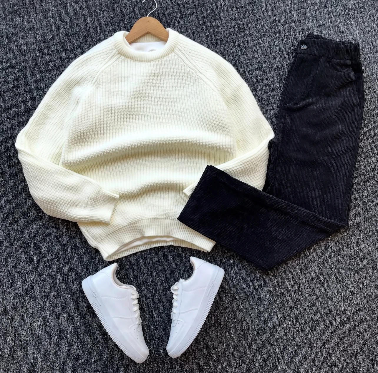 SET 3 PIESE: Bluză, Tricou și Pantaloni