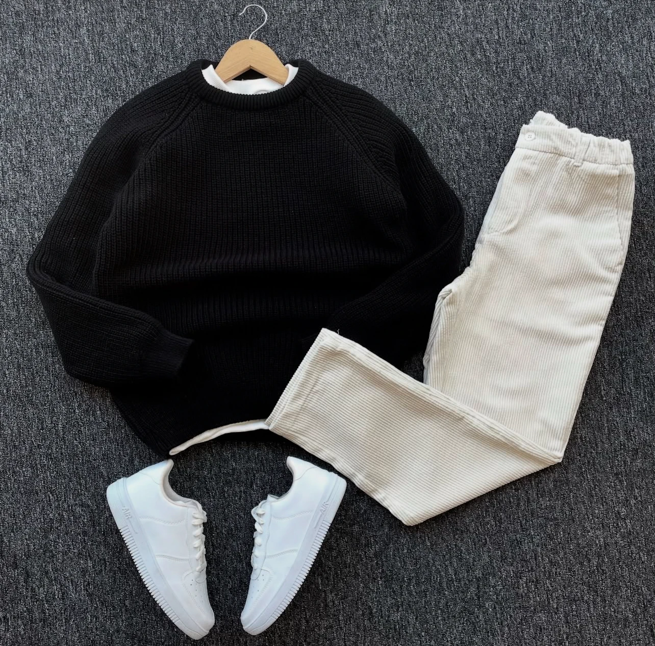 SET 3 PIESE: Bluză, Tricou și Pantaloni