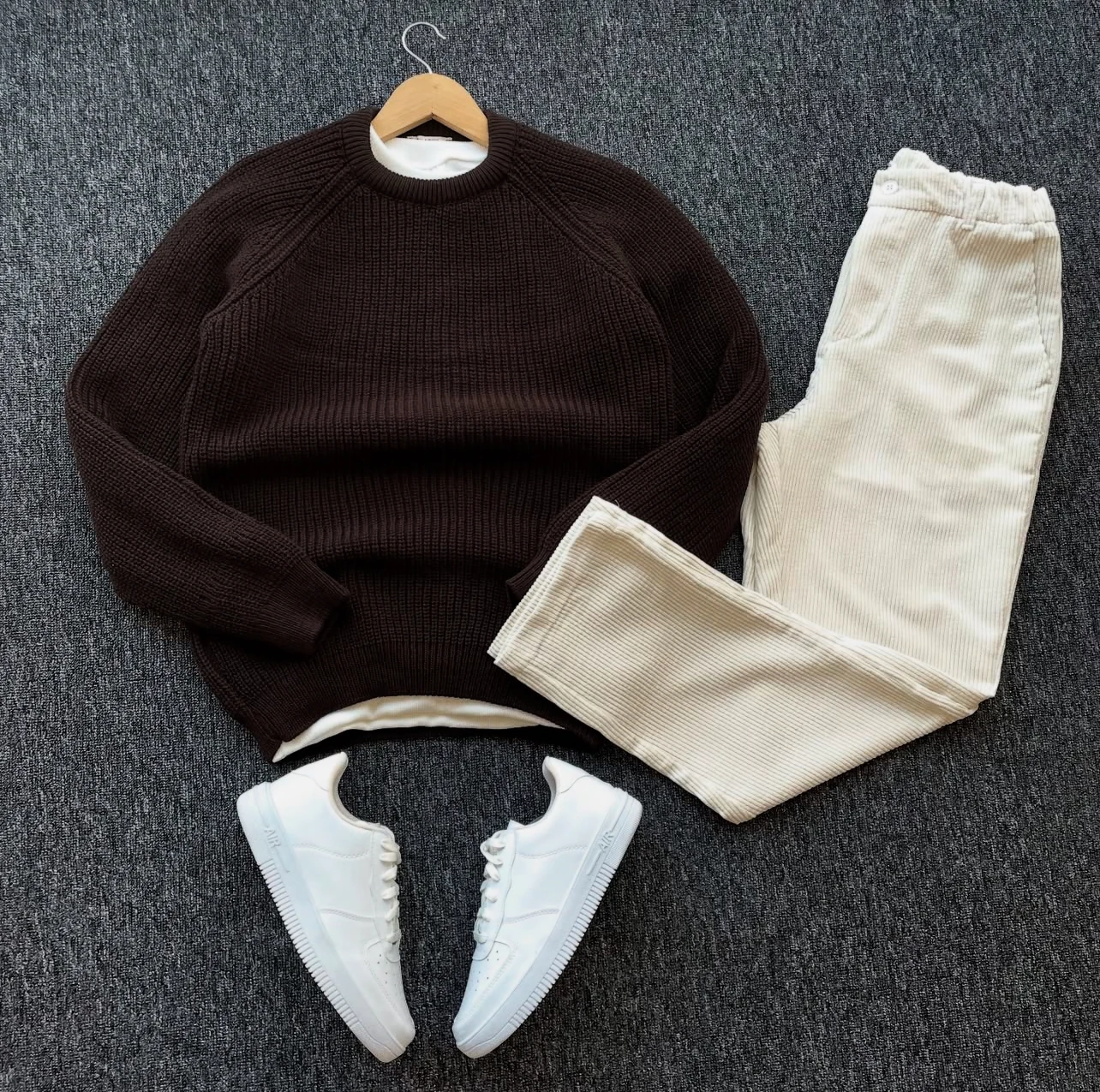 SET 3 PIESE: Bluză, Tricou și Pantaloni